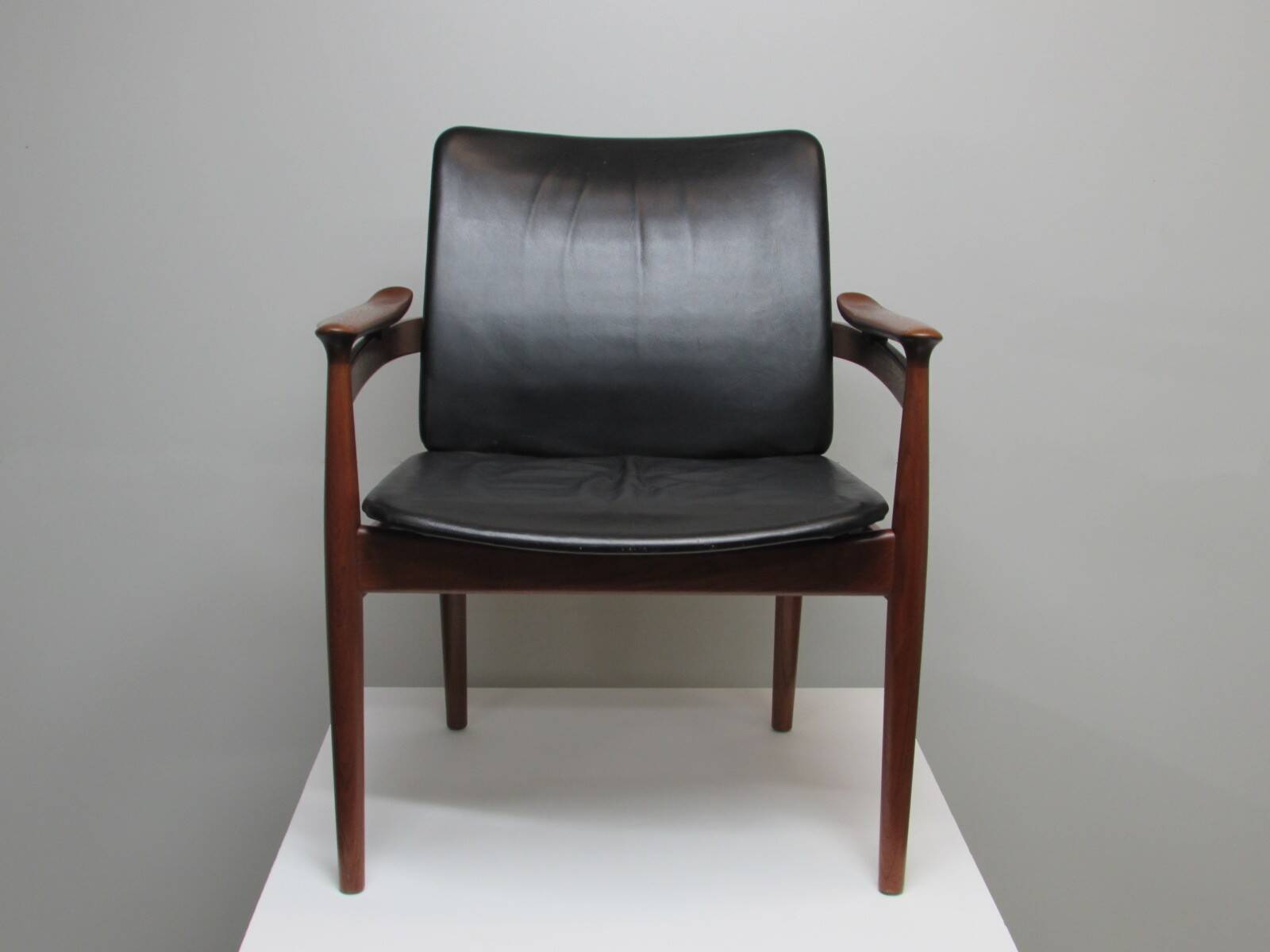 Finn Juhl model 192 in Teak, leather for France & Daverkosen