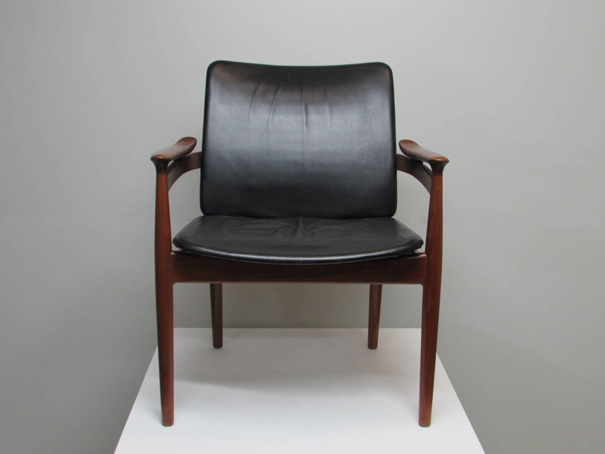 Finn Juhl model 192 in Teak, leather for France & Daverkosen