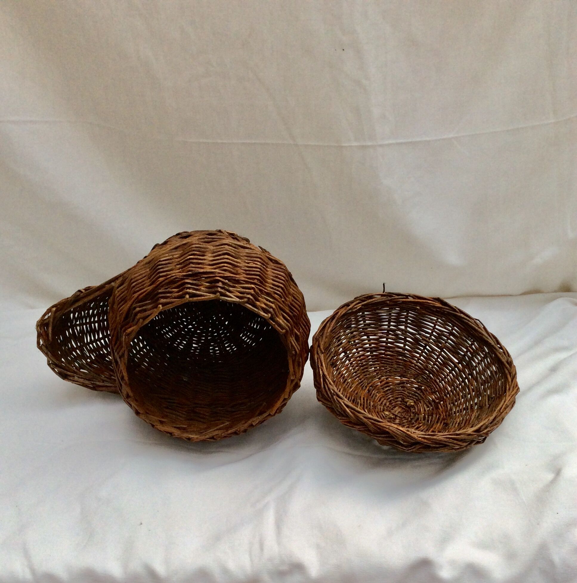 Wicker and rattan basket dispenser with lid