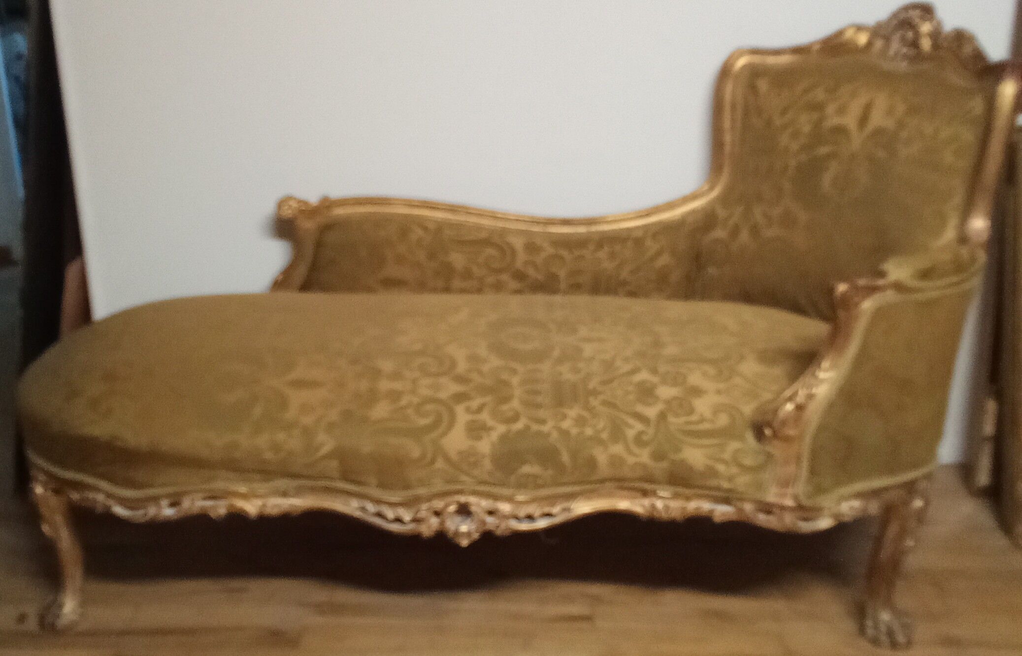 Meridian rococo golden