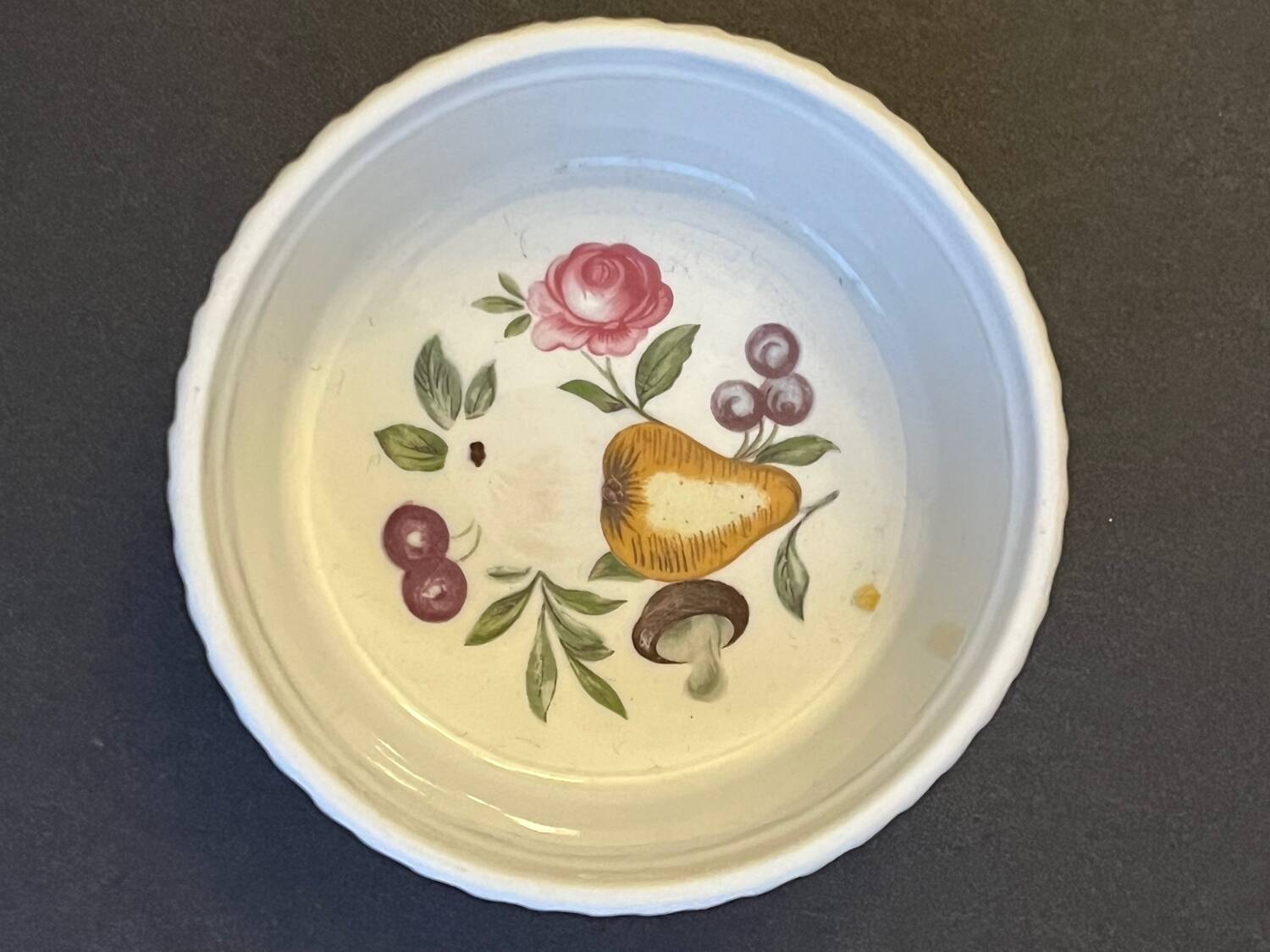 Set of 4 porcelain dishes from Paris