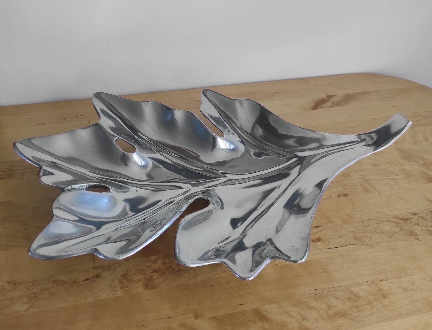 Large fruit bowl, centrepiece.