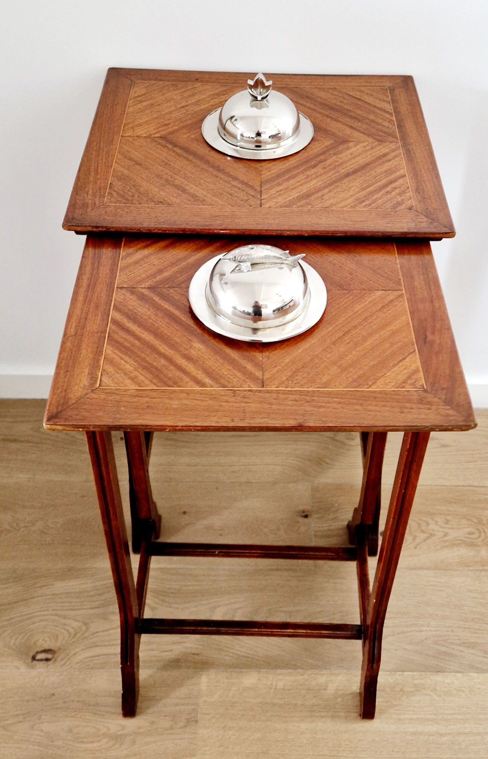 Individual butter dish in silver metal leaf decoration