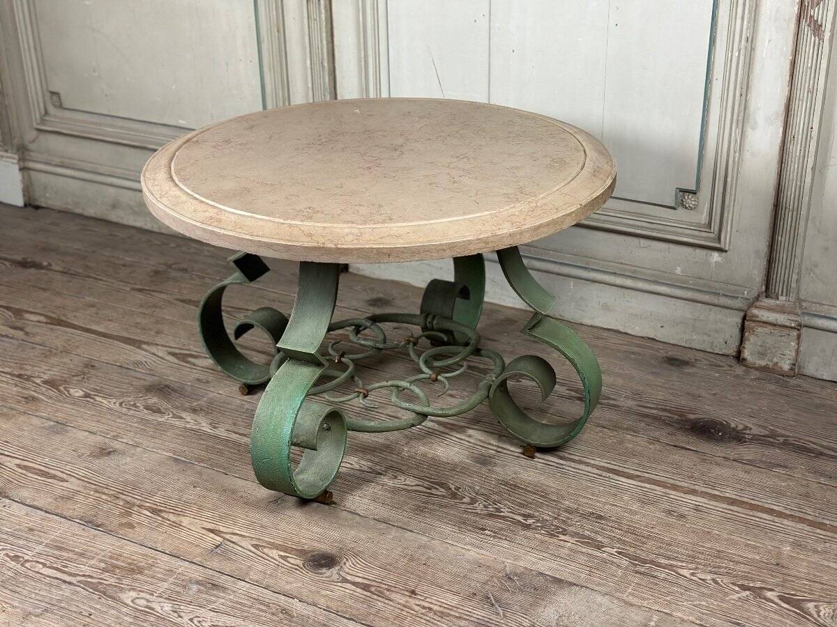 Table basse en fer forgé et marbre beige vers 1930