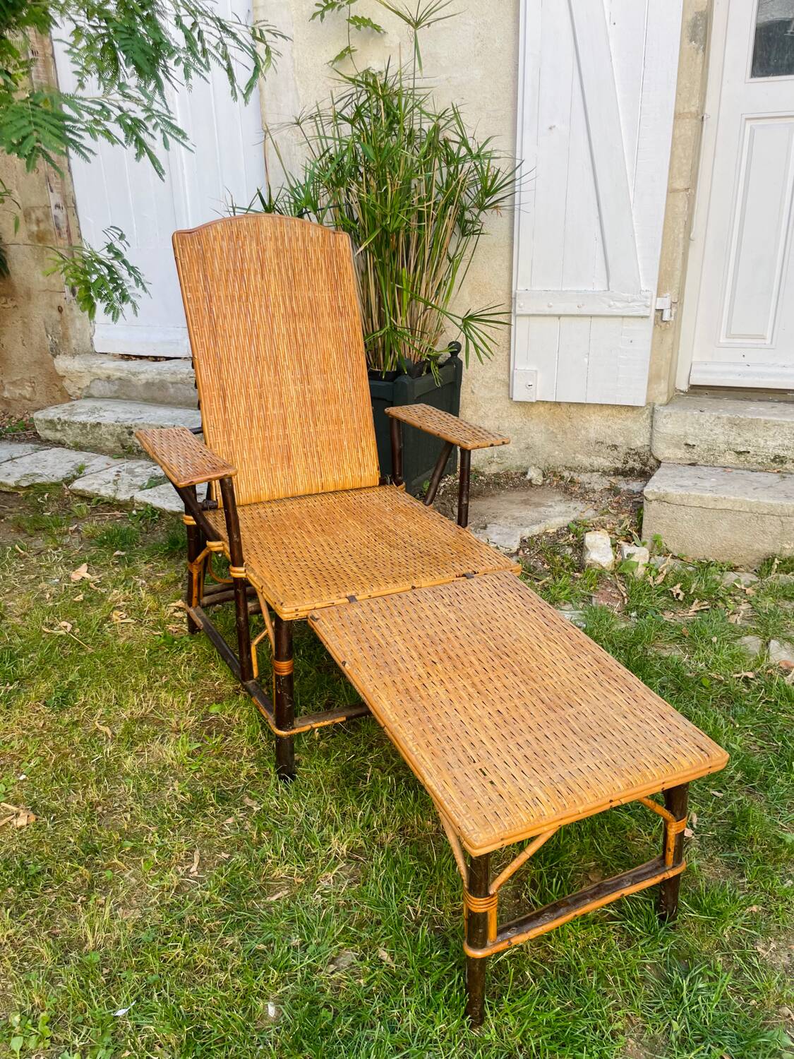 Rattan chaise longue 1920