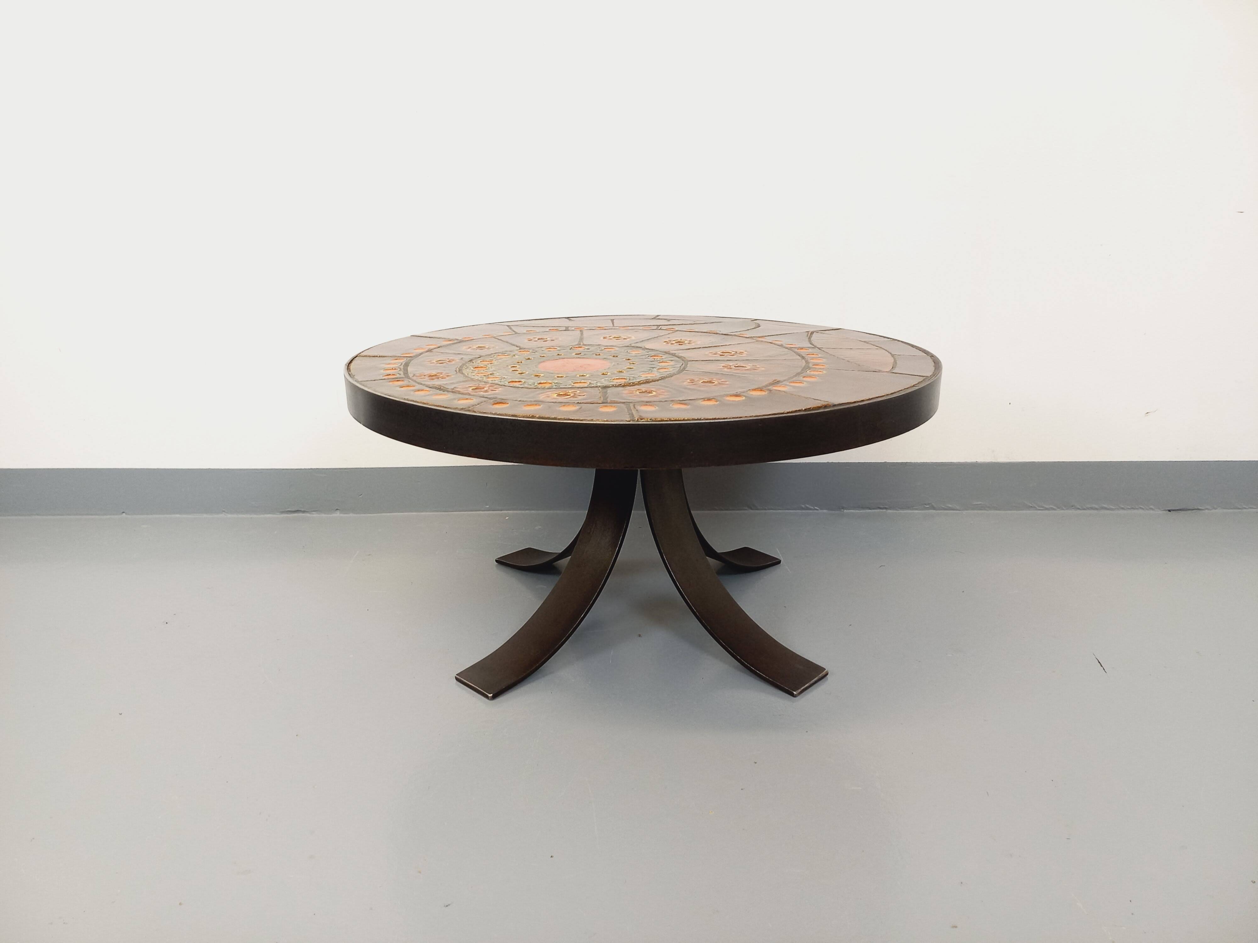Vintage round coffee table from the 60s 70s by Raymond Corroyez in ceramic