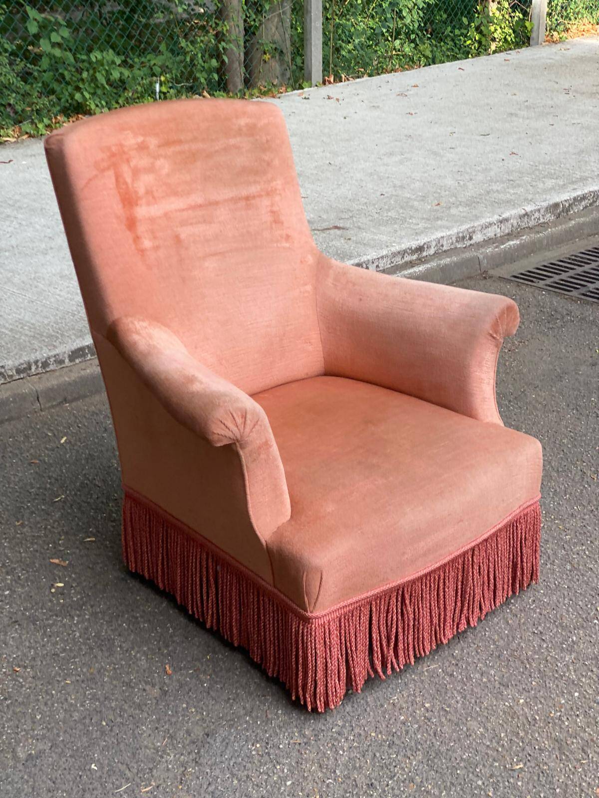 Fauteuil crapaud en velours rose saumon 1950