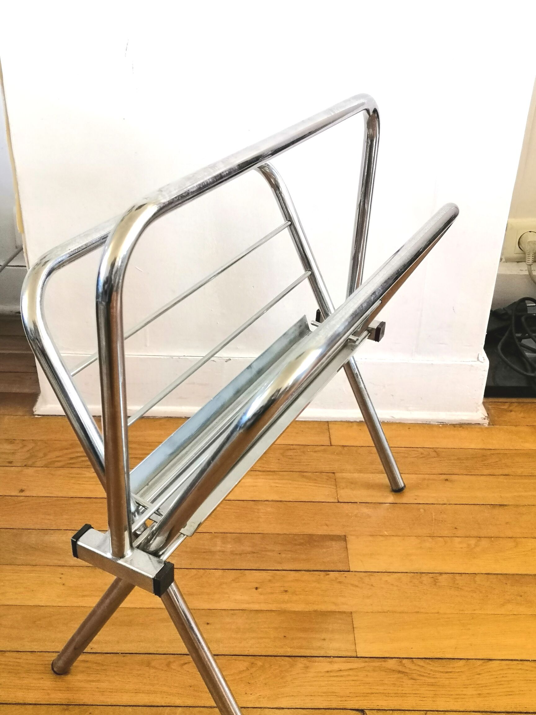 Porte revue vintage chromé pliant années 70