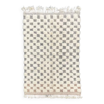 Tapis berbère marocain Beni Ouarain blanc et gris