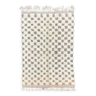Moroccan Berber carpet beni ouarain white