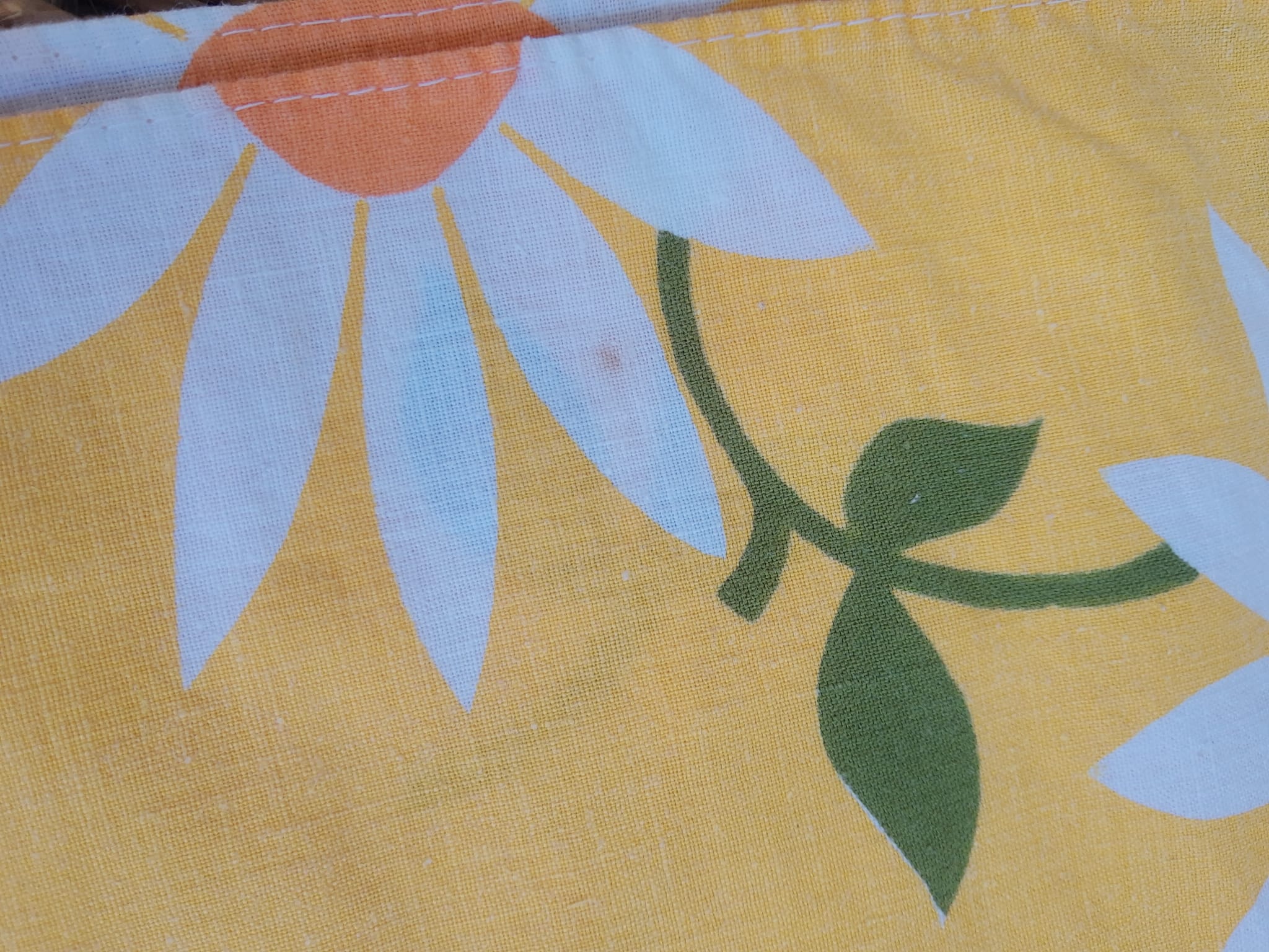 Set yellow tablecloth marguerite pattern and 8 vintage napkins