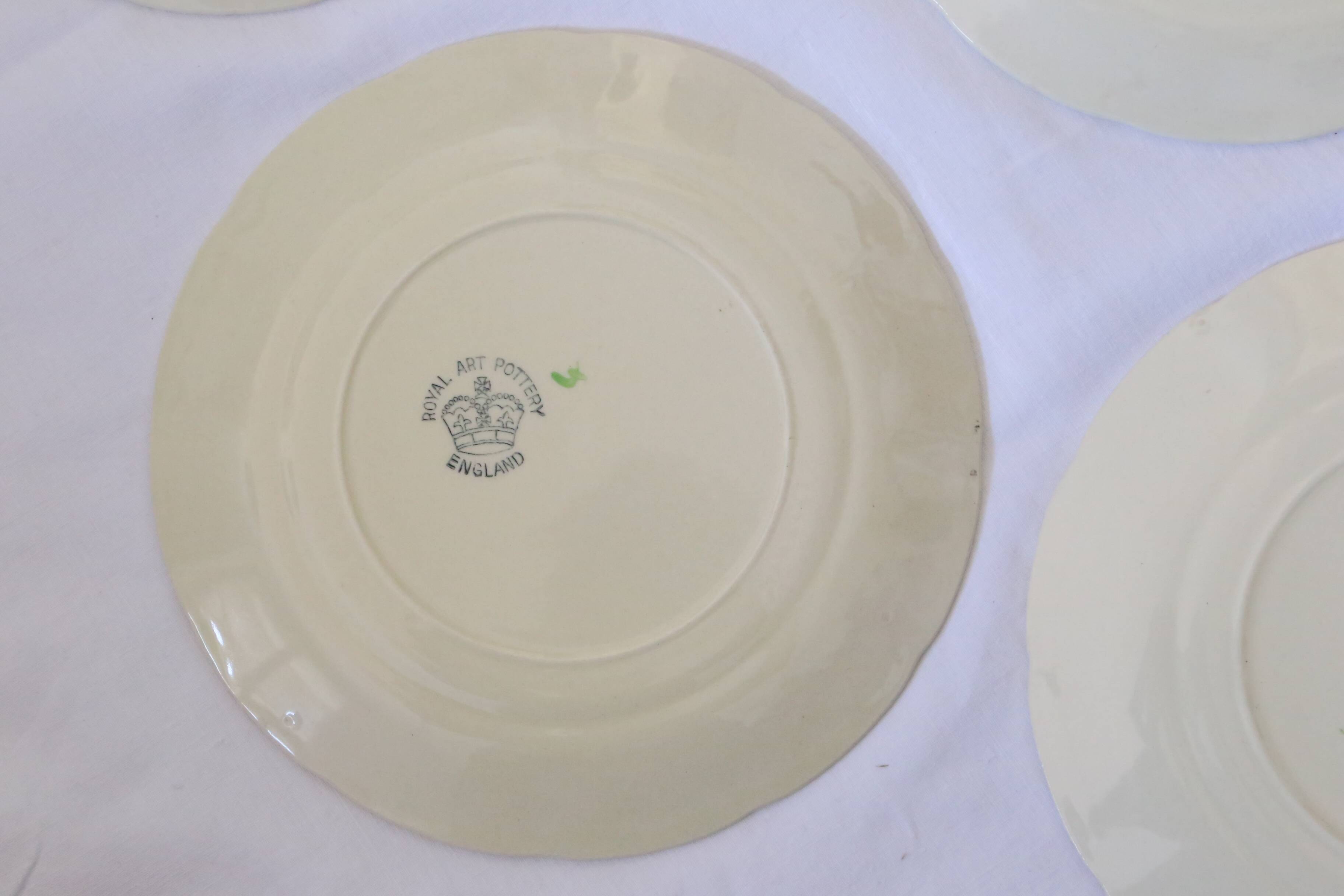 4 assiettes vintage Royal Art Pottery
