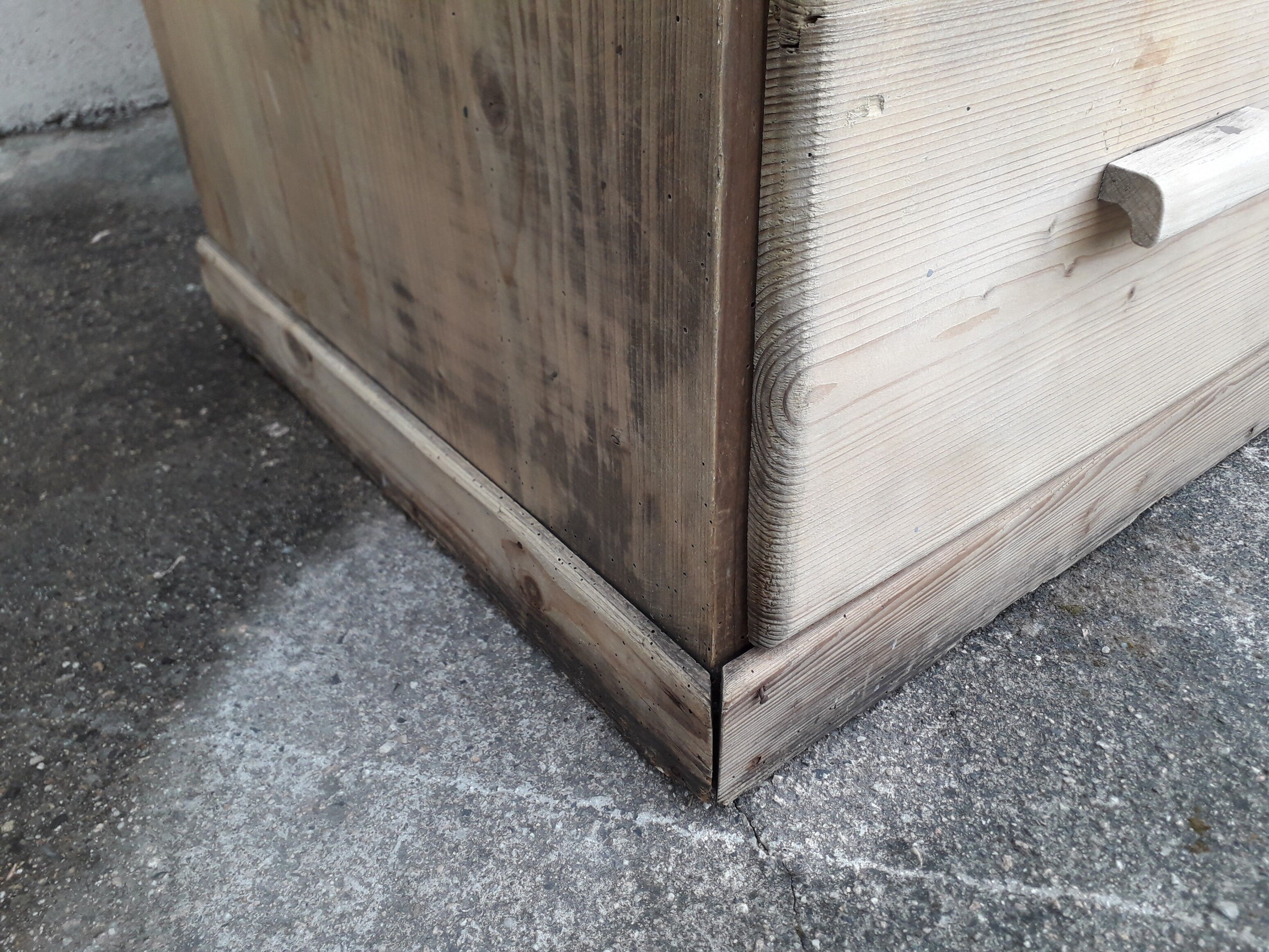 Trade cabinet with drawers