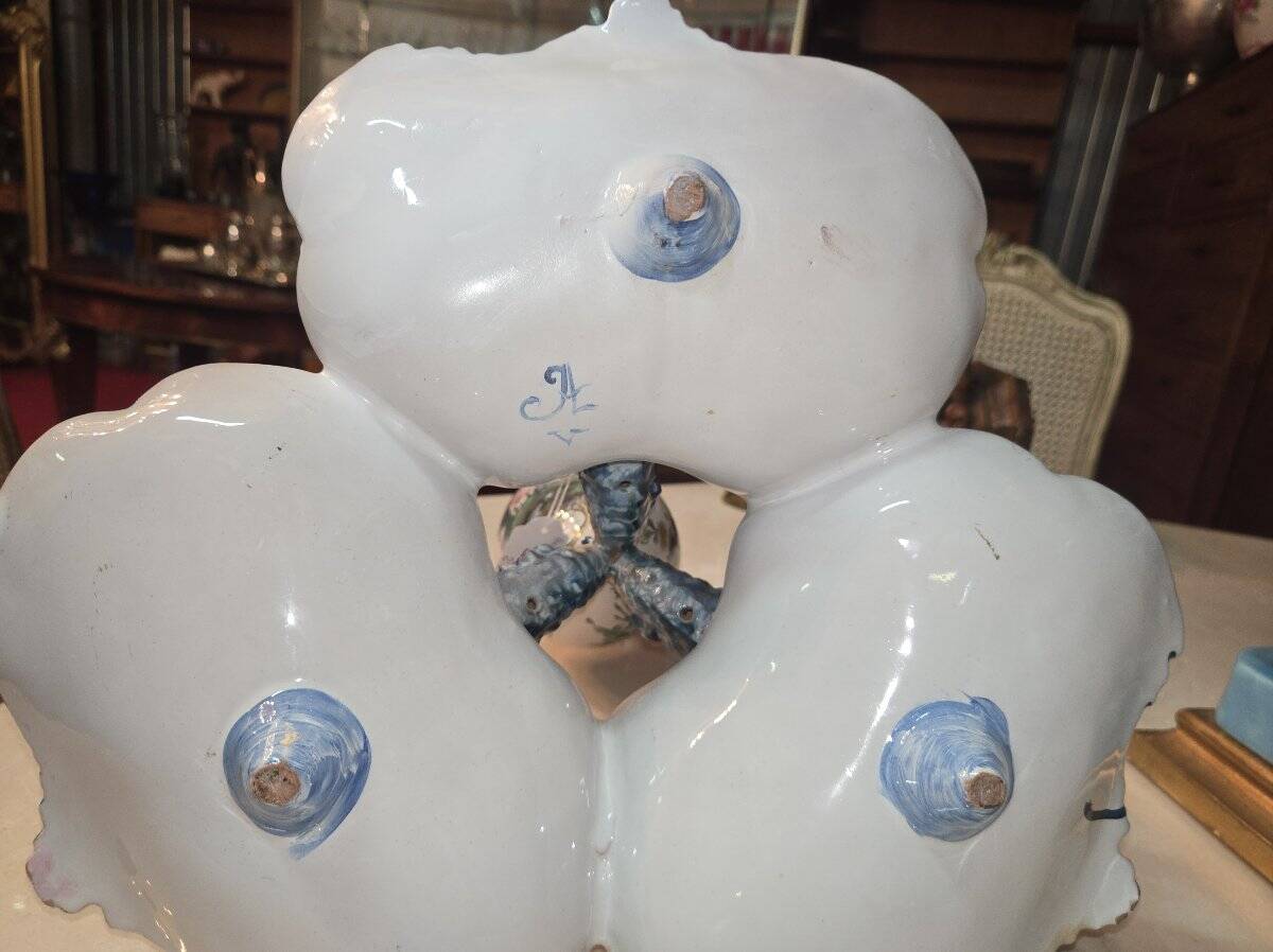 Large centrepiece in earthenware, hand-painted: Jules Verlingue workshop