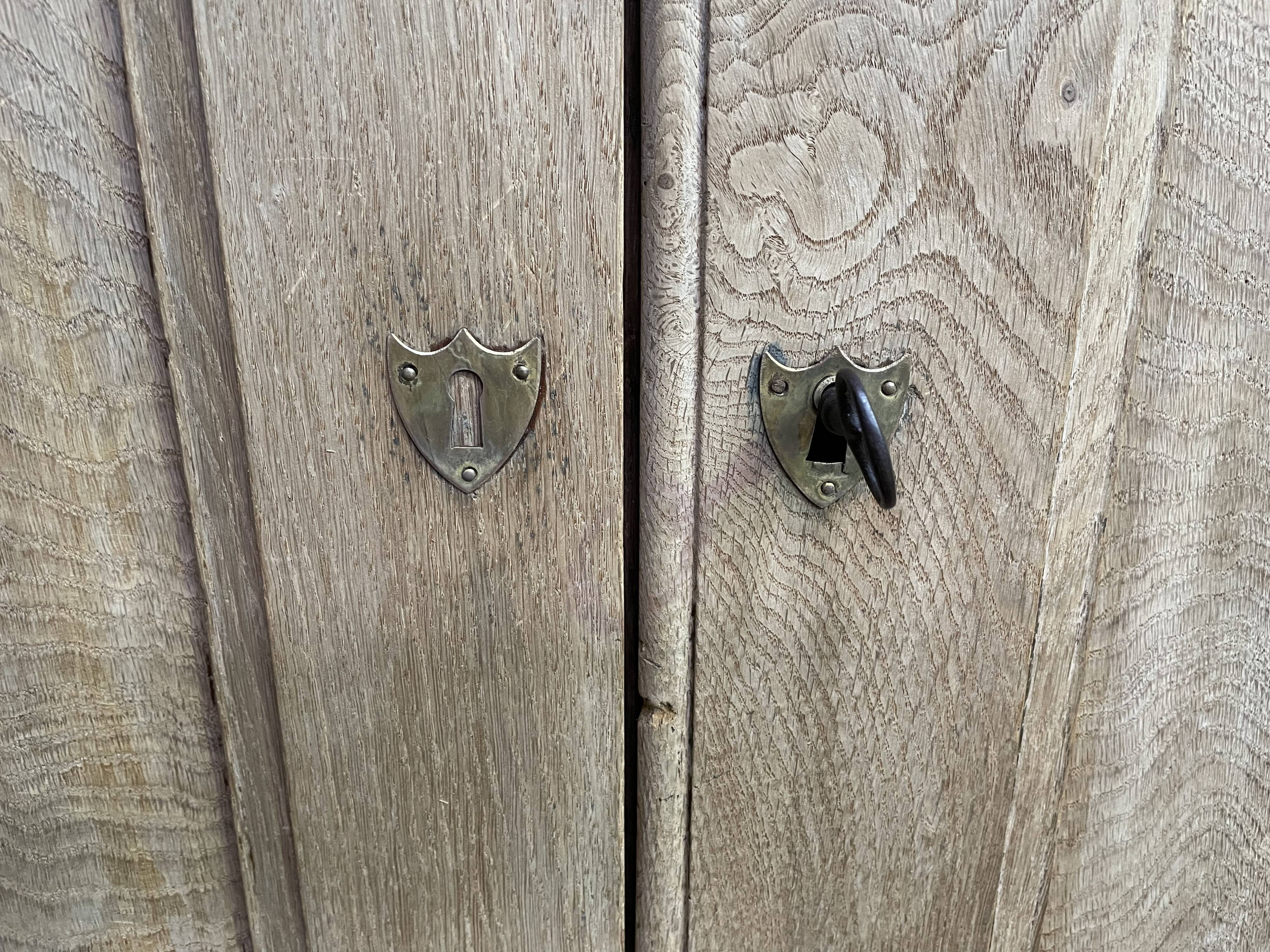 Low buffet in solid oak Louis Philippe aero gummed 19th