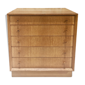 Oak chest of drawers