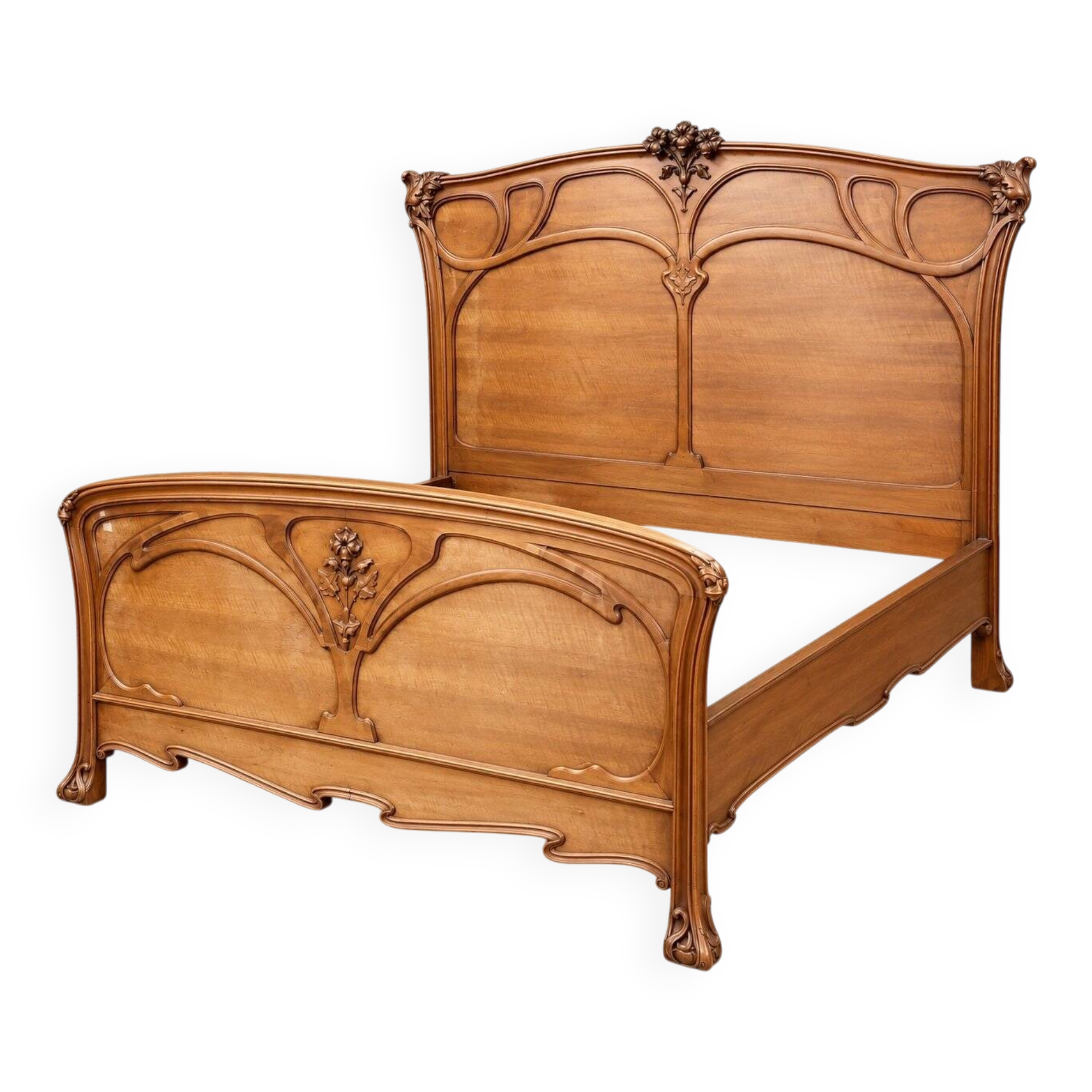 Double bed from the Art Nouveau period – Carved mahogany – Relief flowers