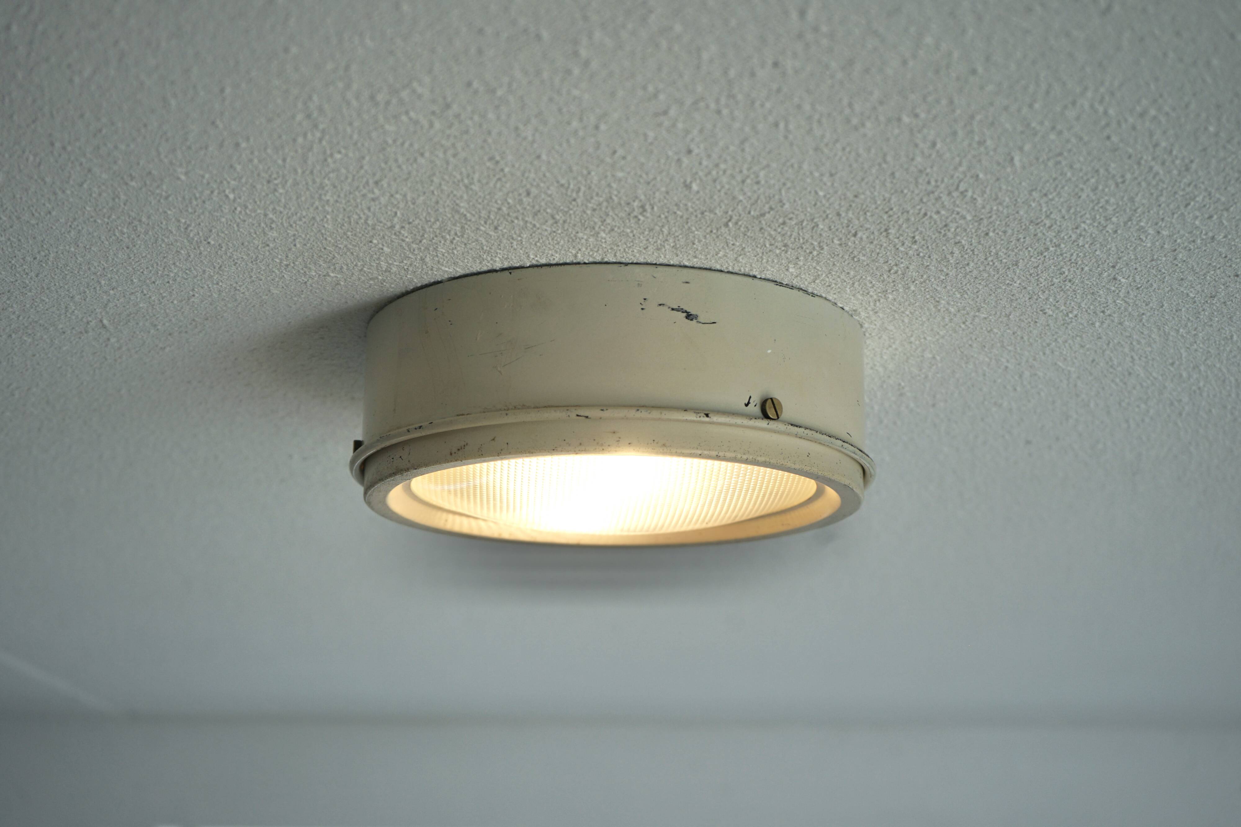 Vintage Italian ceiling lamp model 3055 by Gino Sarfatti for Arteluce, 1962.