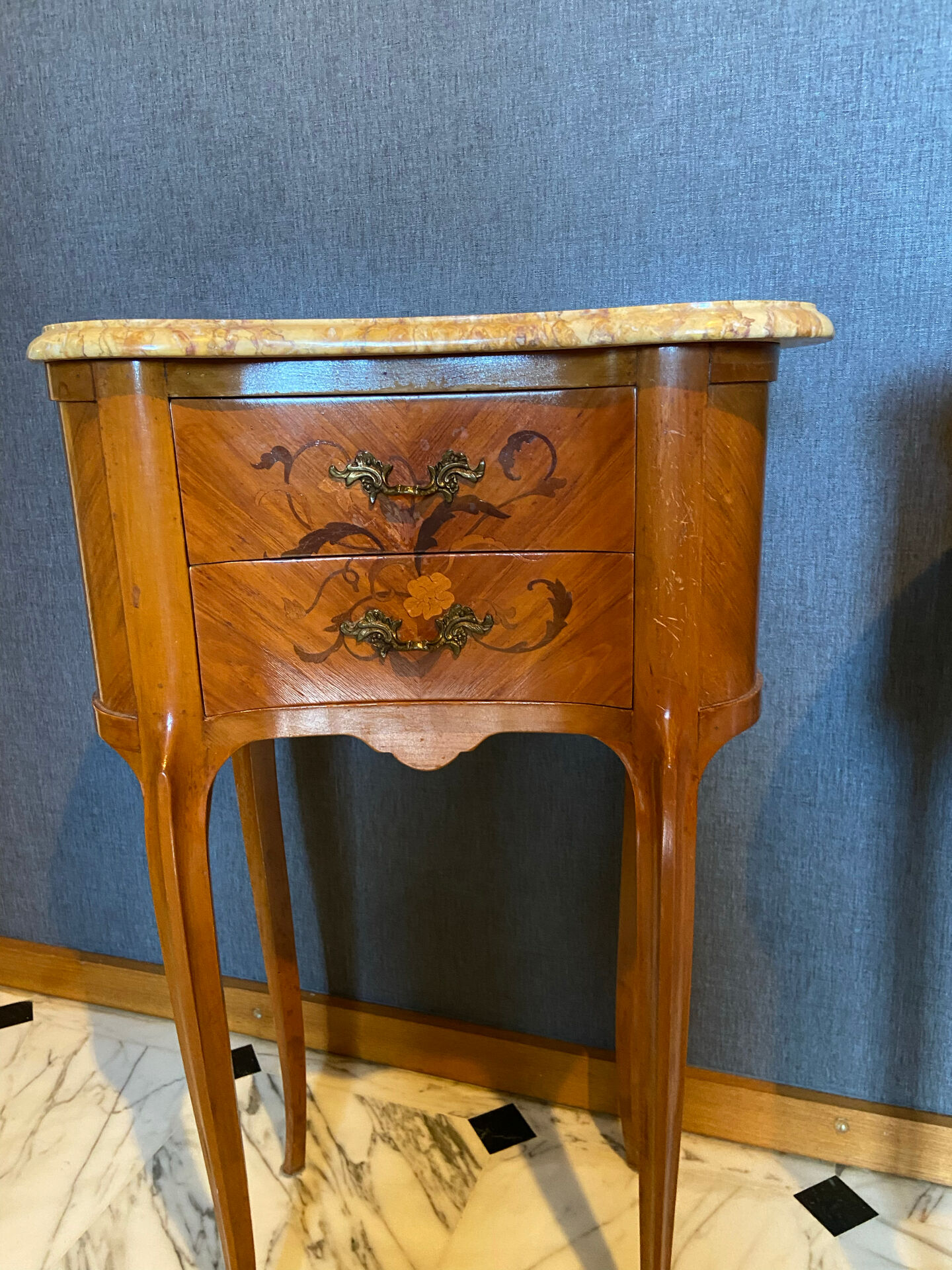 Tables de chevet style Louis XV