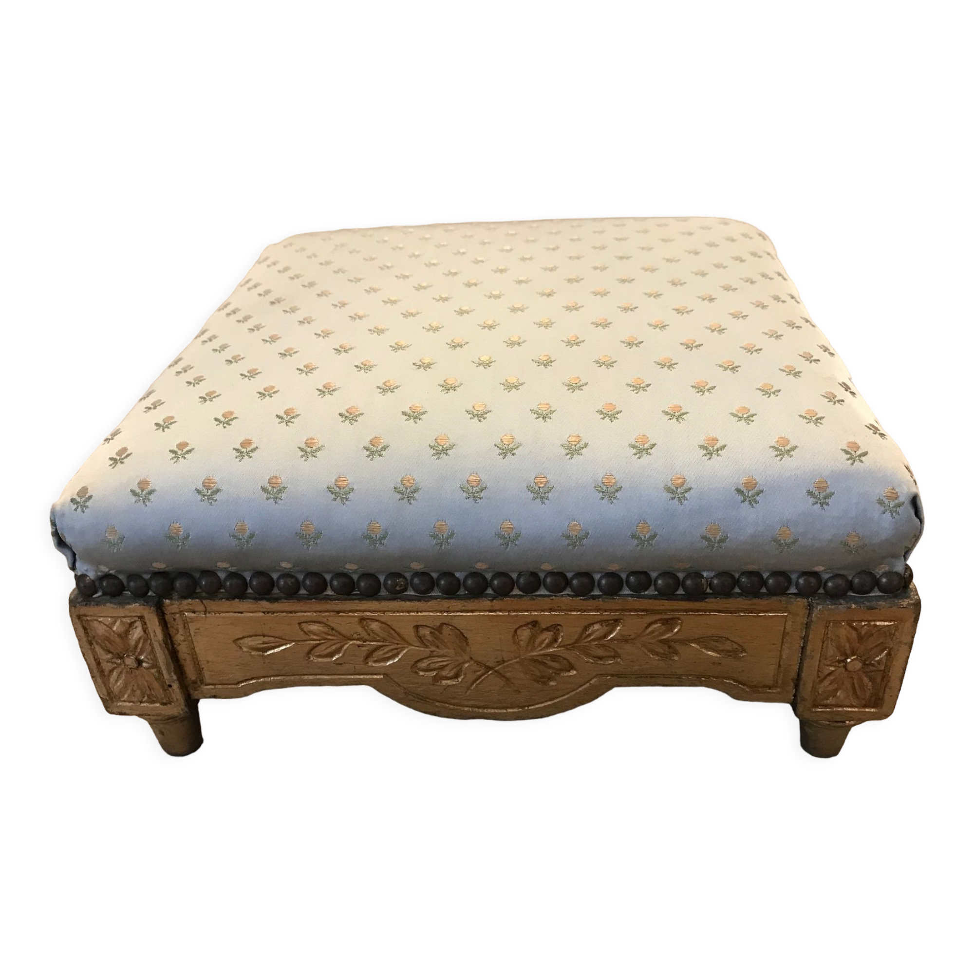 Repose pied style louis xvi en bois dore a la feuille d'or et tissu en satin