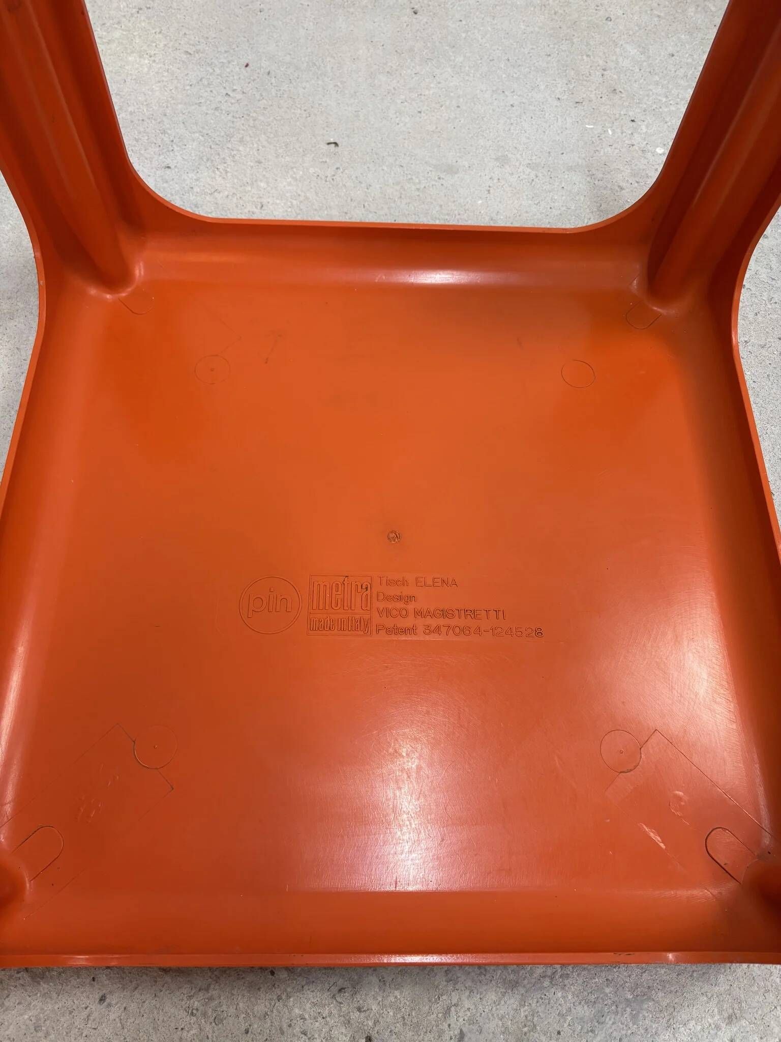 Elena orange coffee table — Vico Magistretti — Metra