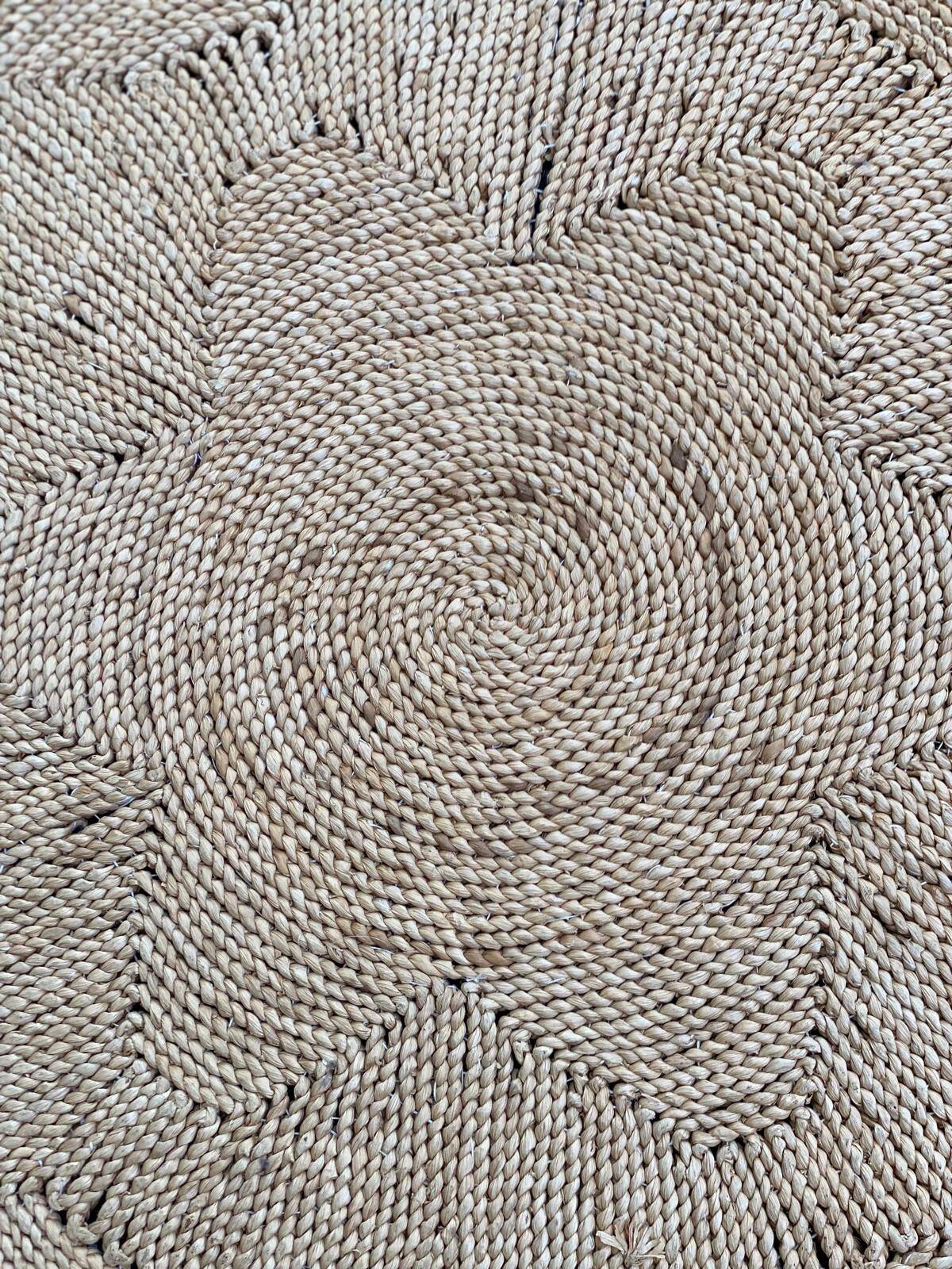 Round natural Scandinavian jute rug with star pattern 83cm