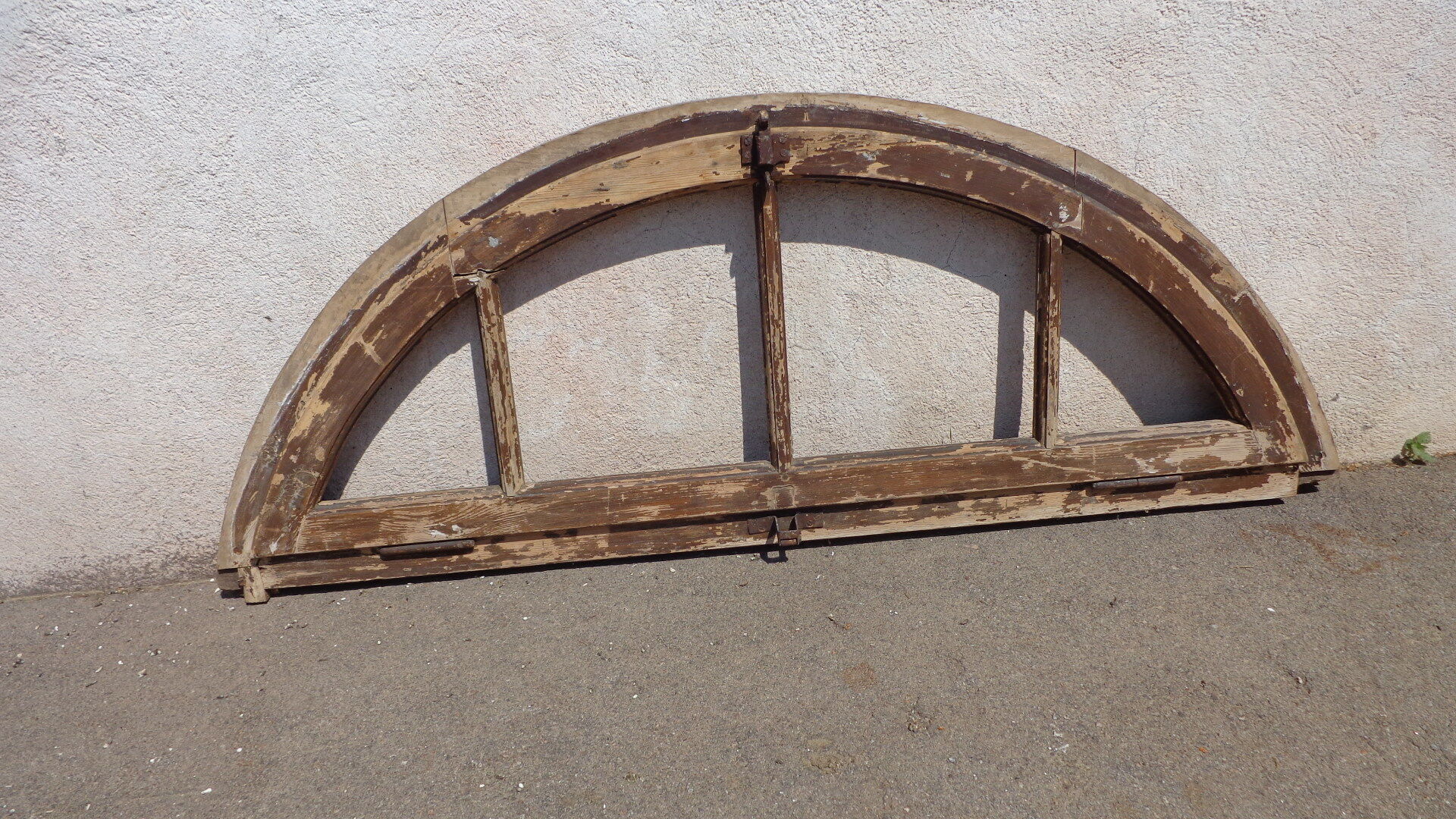 Opening half moon window