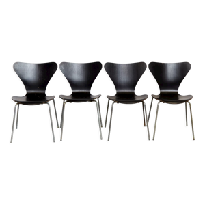 Chaises No. 3107 de Arne