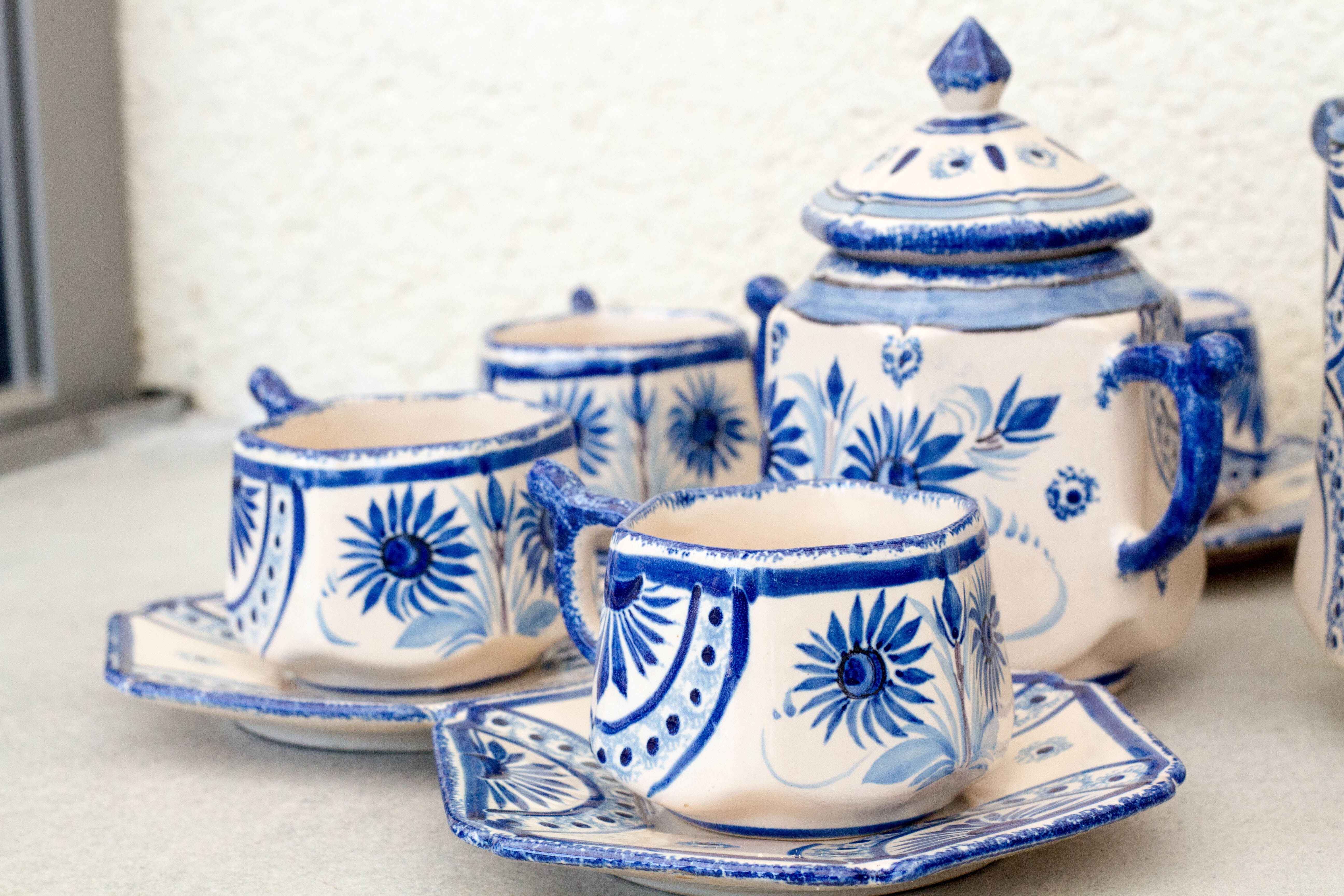 Quimper porcelain tea or coffee service signed Henriot from 76