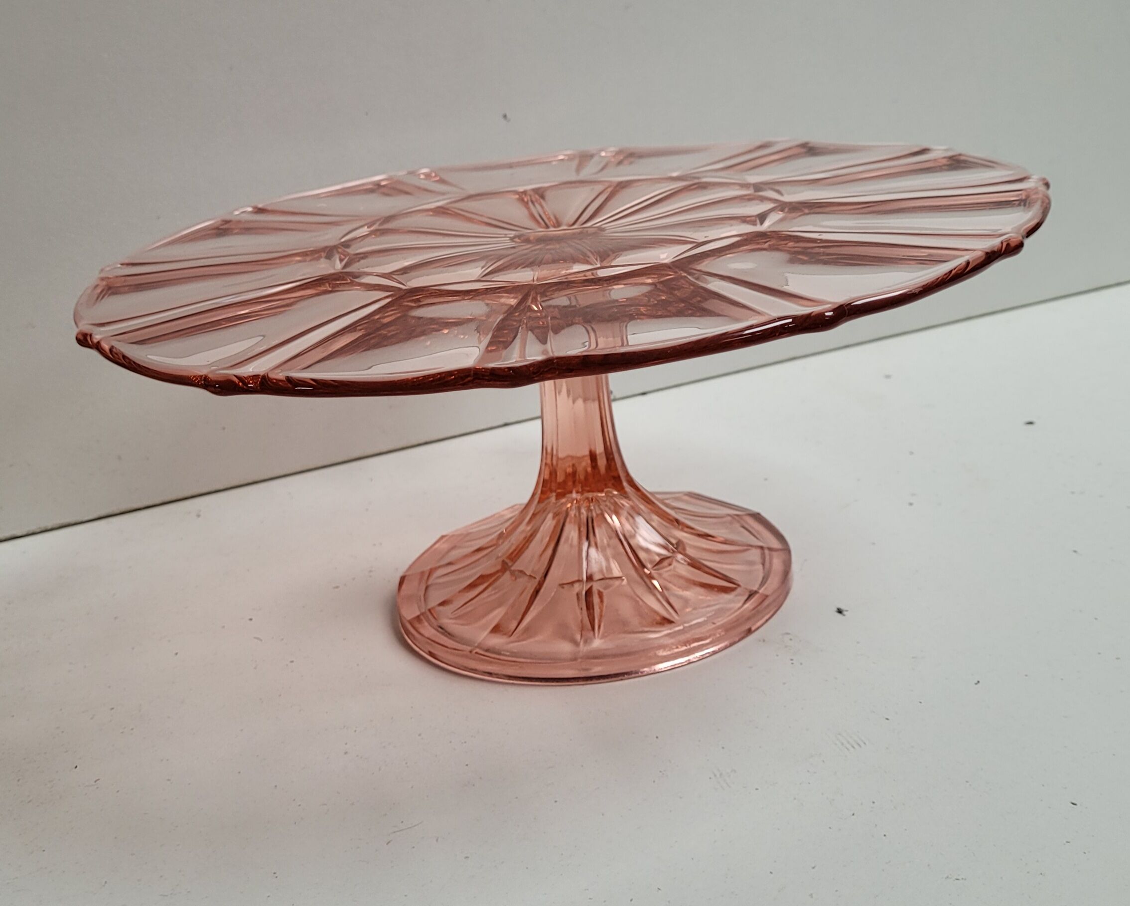 Dish cake or pie on foot