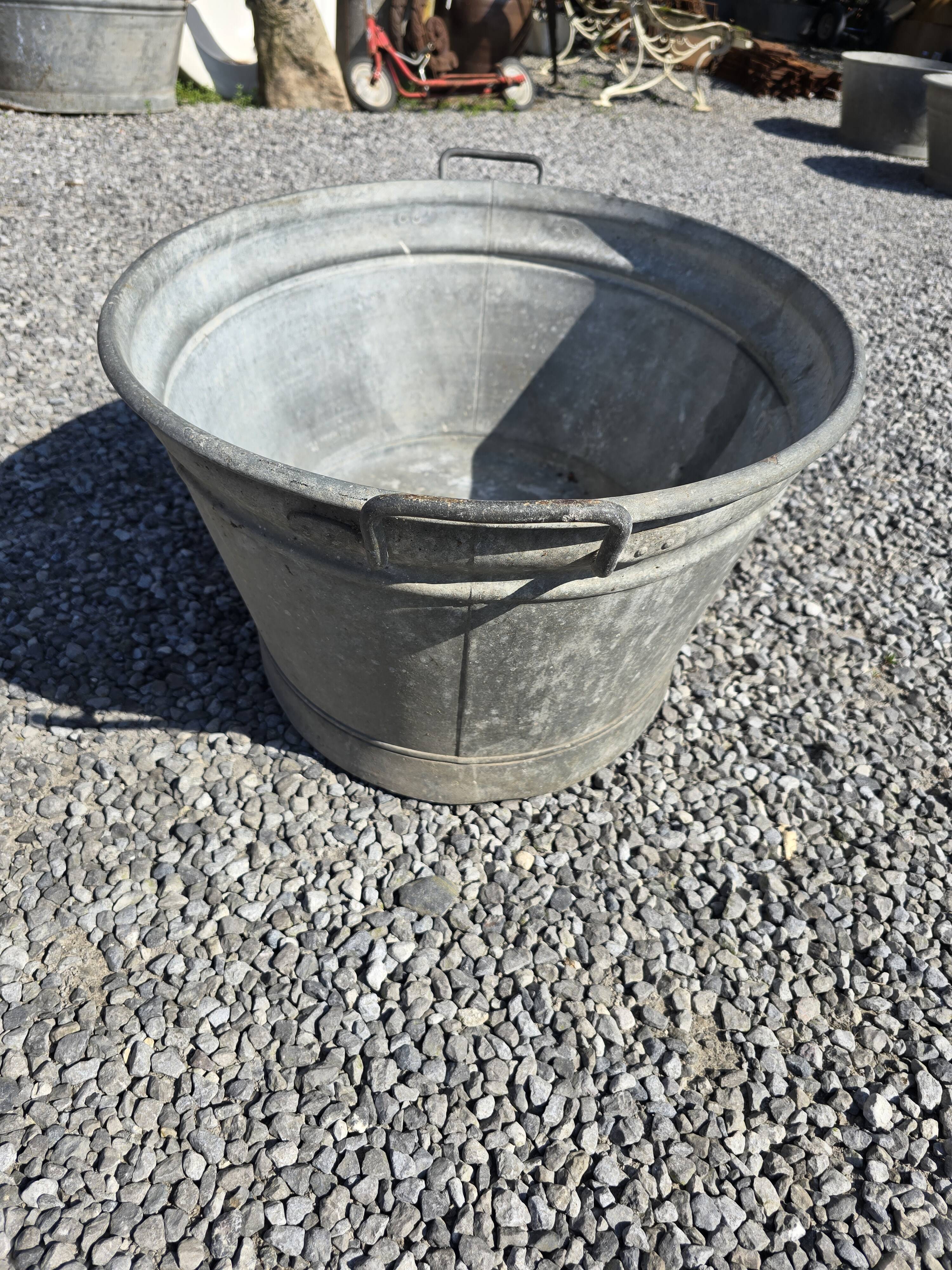 Old zinc basin or bathtub, 70 liters