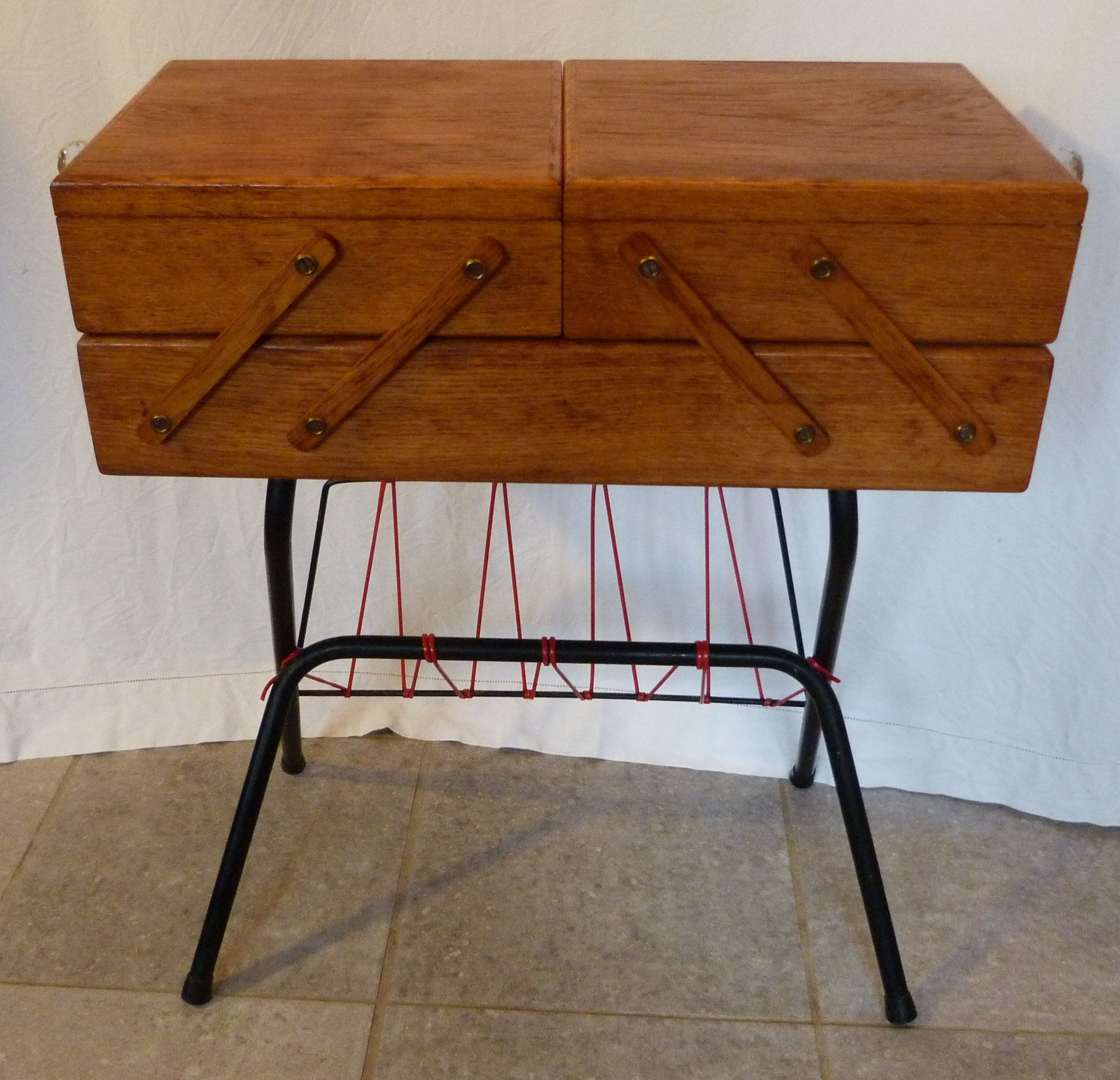 Scoubidou sewing basket