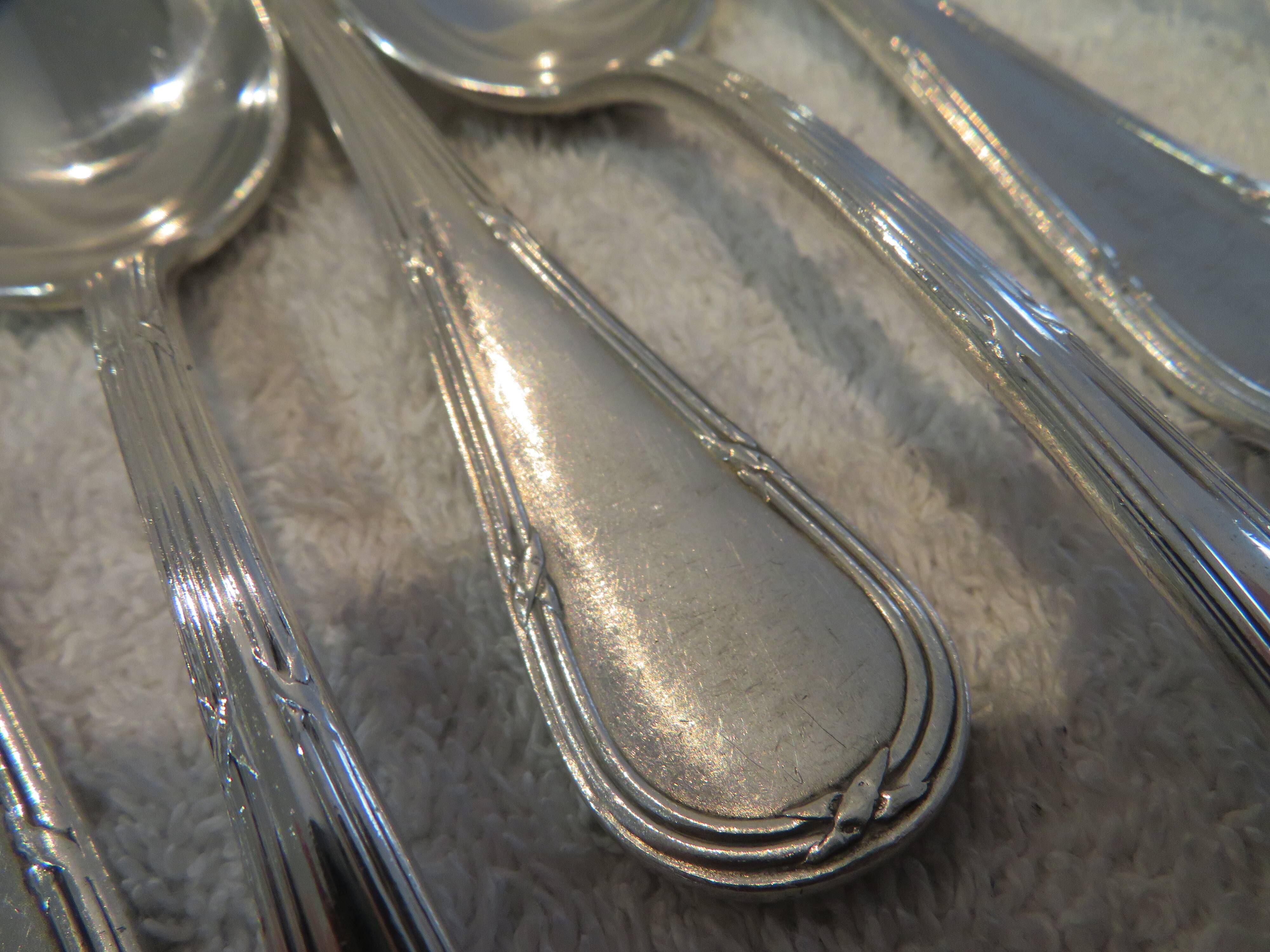 8 Louis XVI style silver plated dessert spoons with Mornier rushes 18.6cm