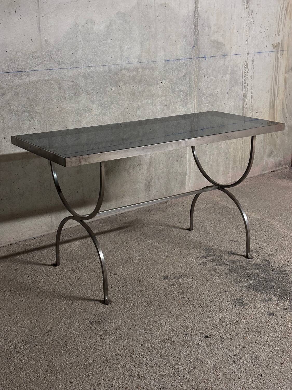 Console en acier brossé et verre fumé Moderniste - 1970