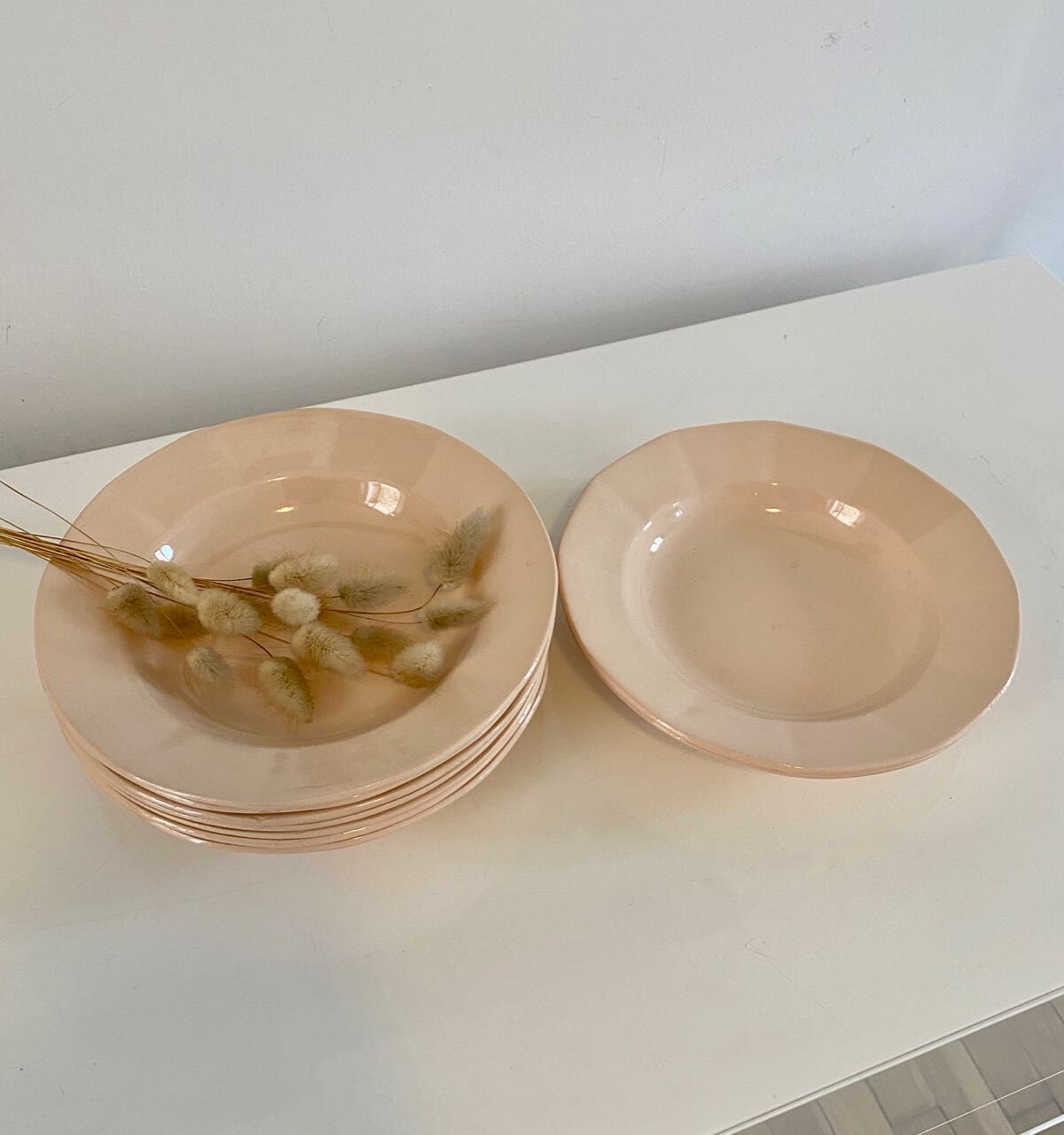 Service of powder pink hollow plates