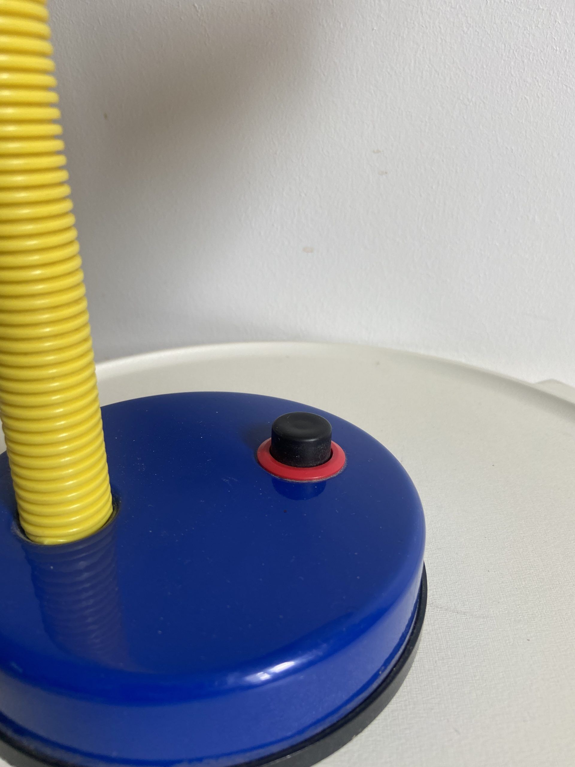 Lampe de bureau colorée esprit “memphis style”