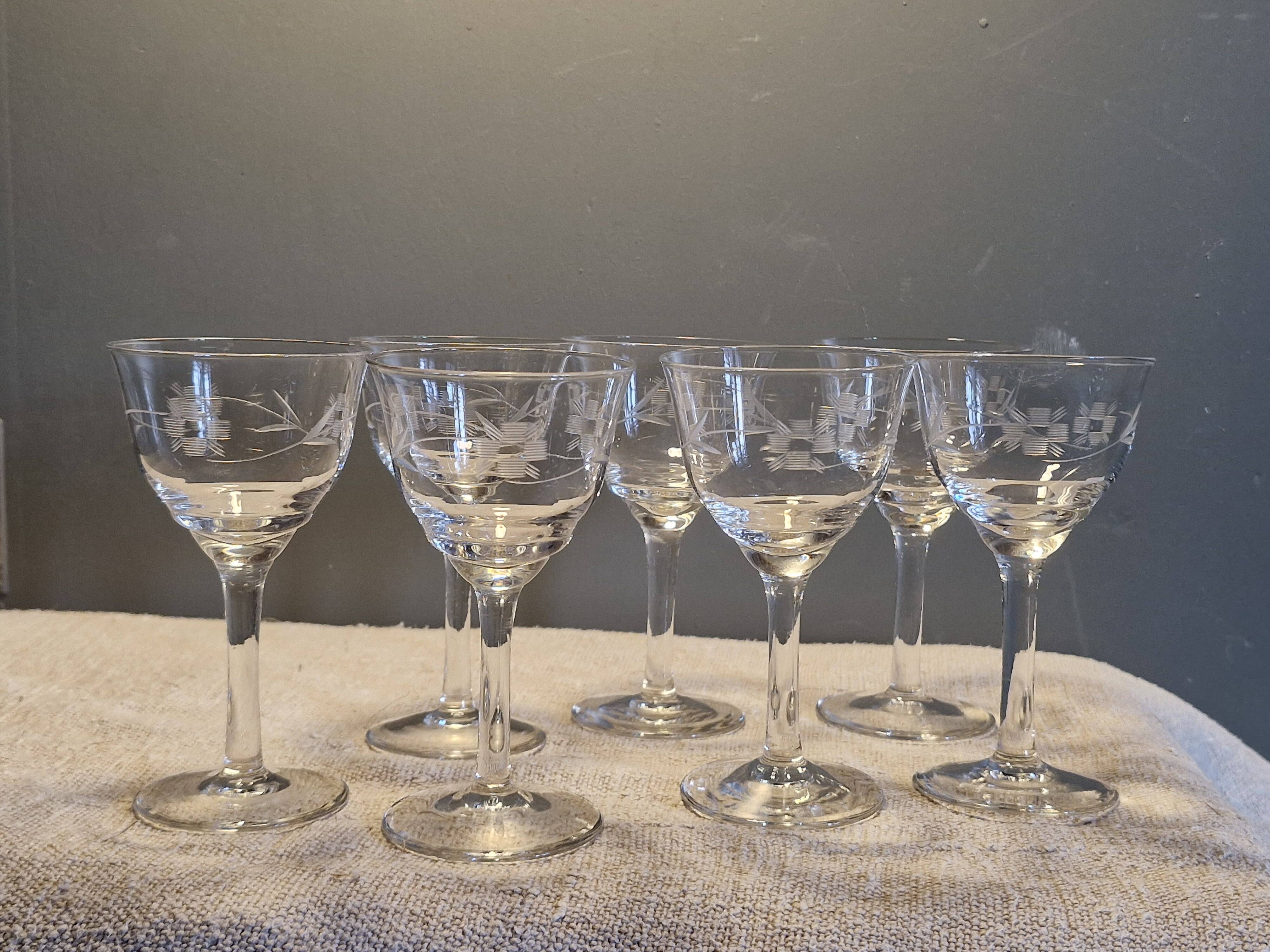 7 antique white wine/port glasses in crystal in excellent condition.