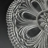 Plat en verre travaillé