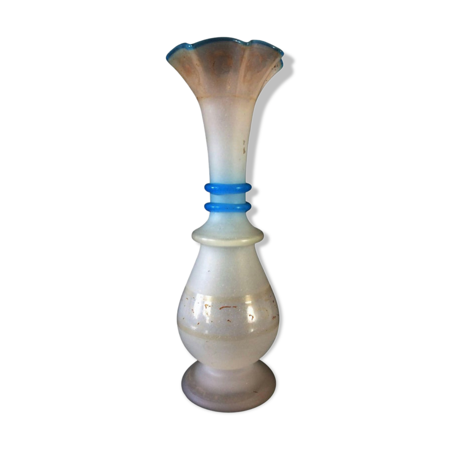 Vase soliflor du 19ème siècle en opaline blanche et bleue