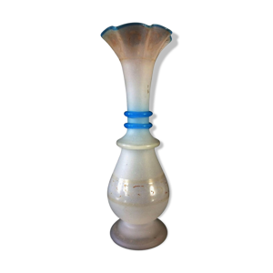 Vase soliflor du 19ème - opaline blanche