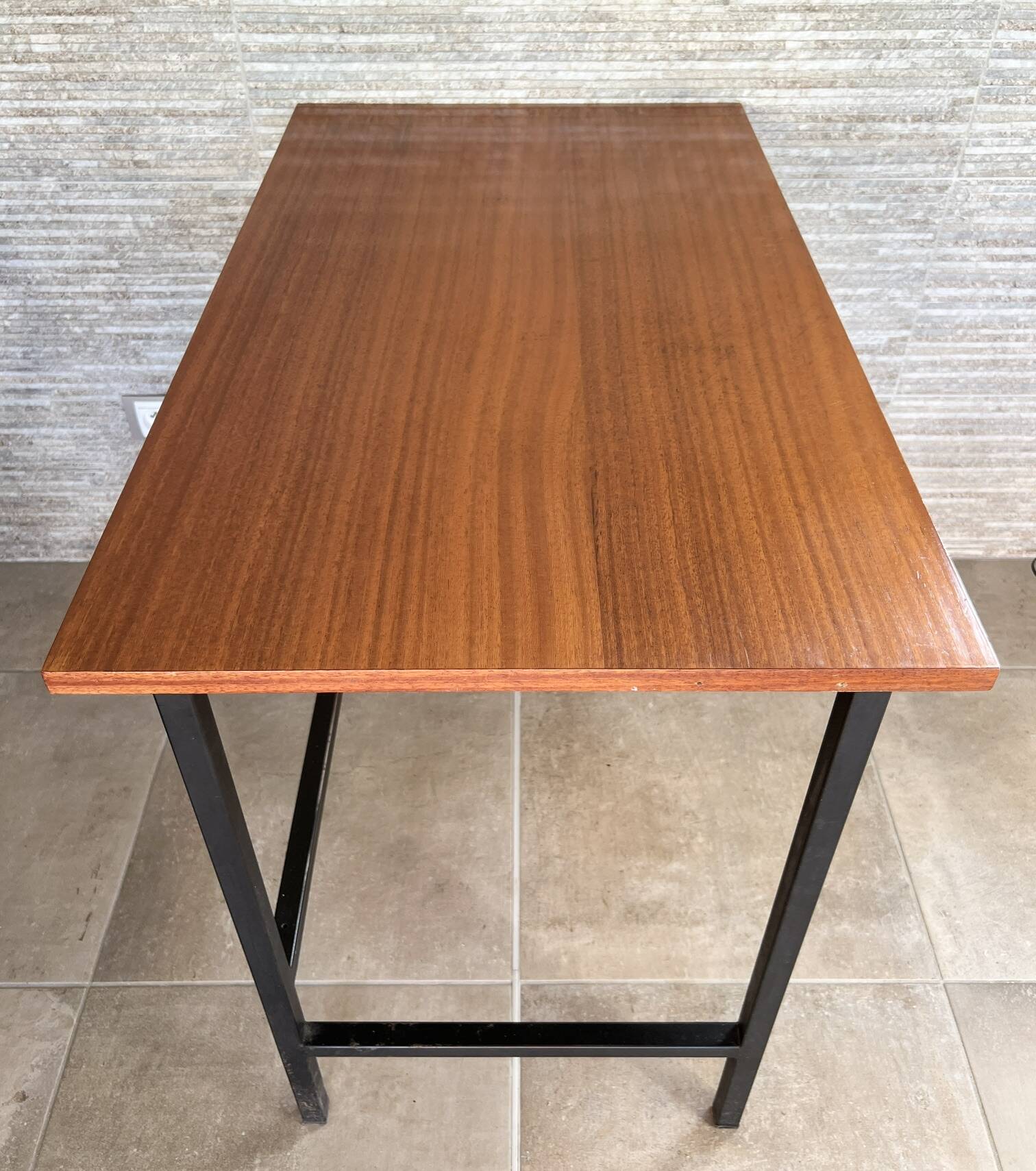 1960s modernist desk in wood and black metal, model CM172 by Paulin for Thonet.