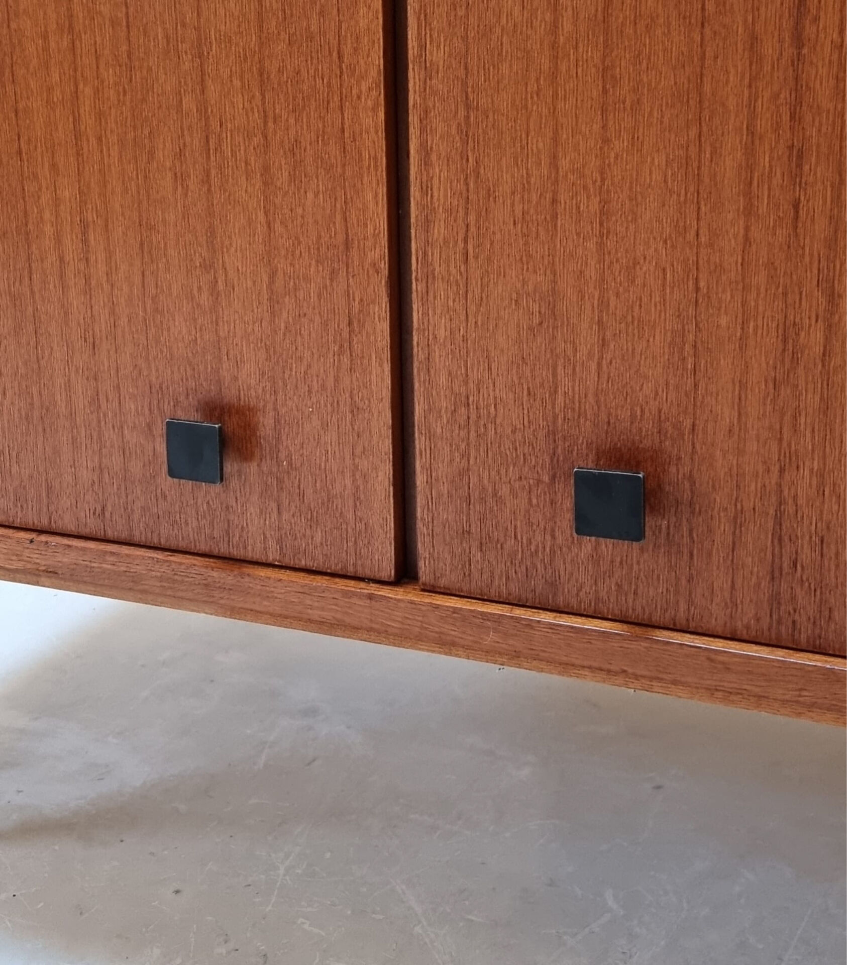 Armoire du milieu du siècle