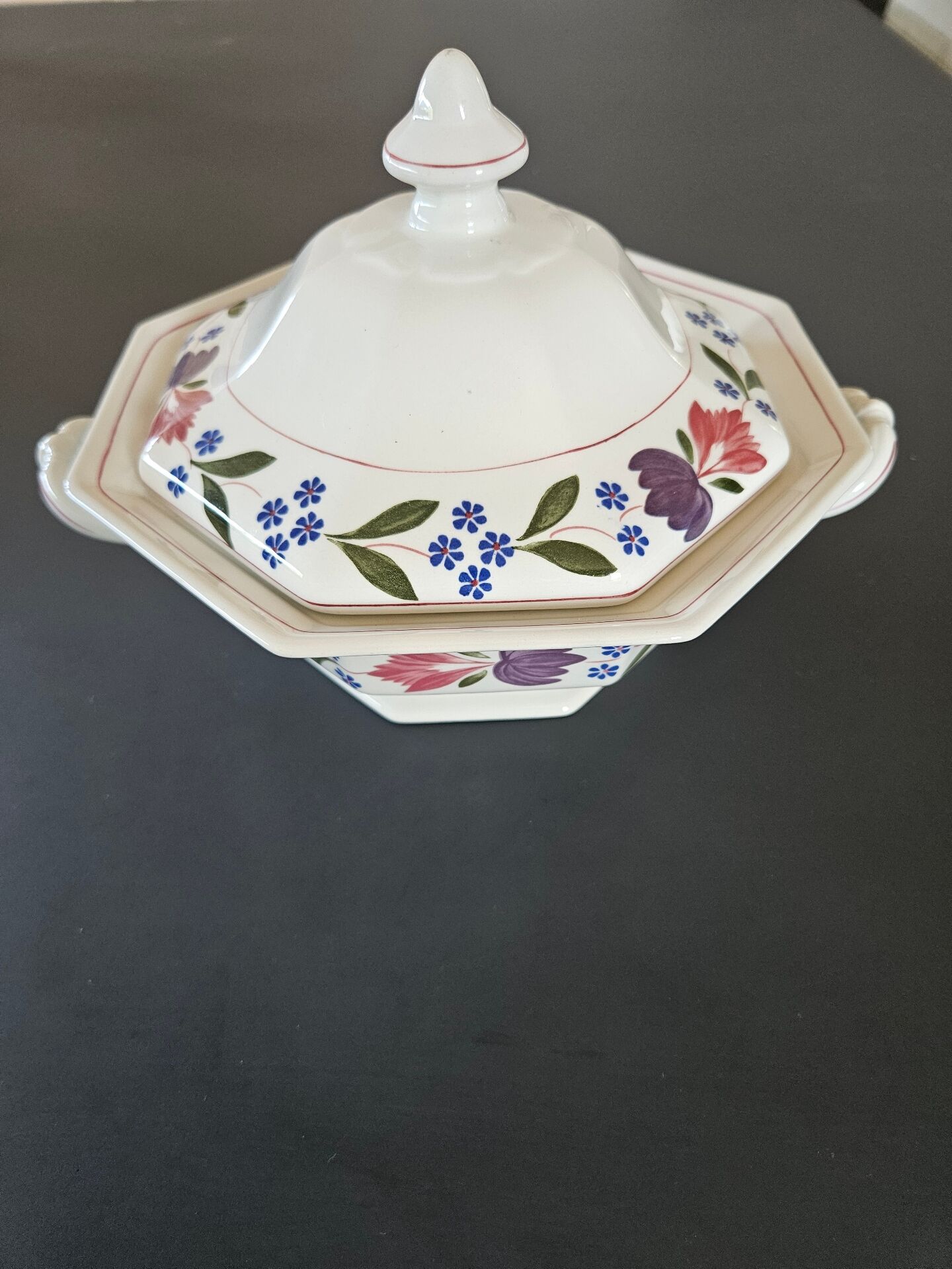 Soup tureen with lid Adams England "Old Colonial"
