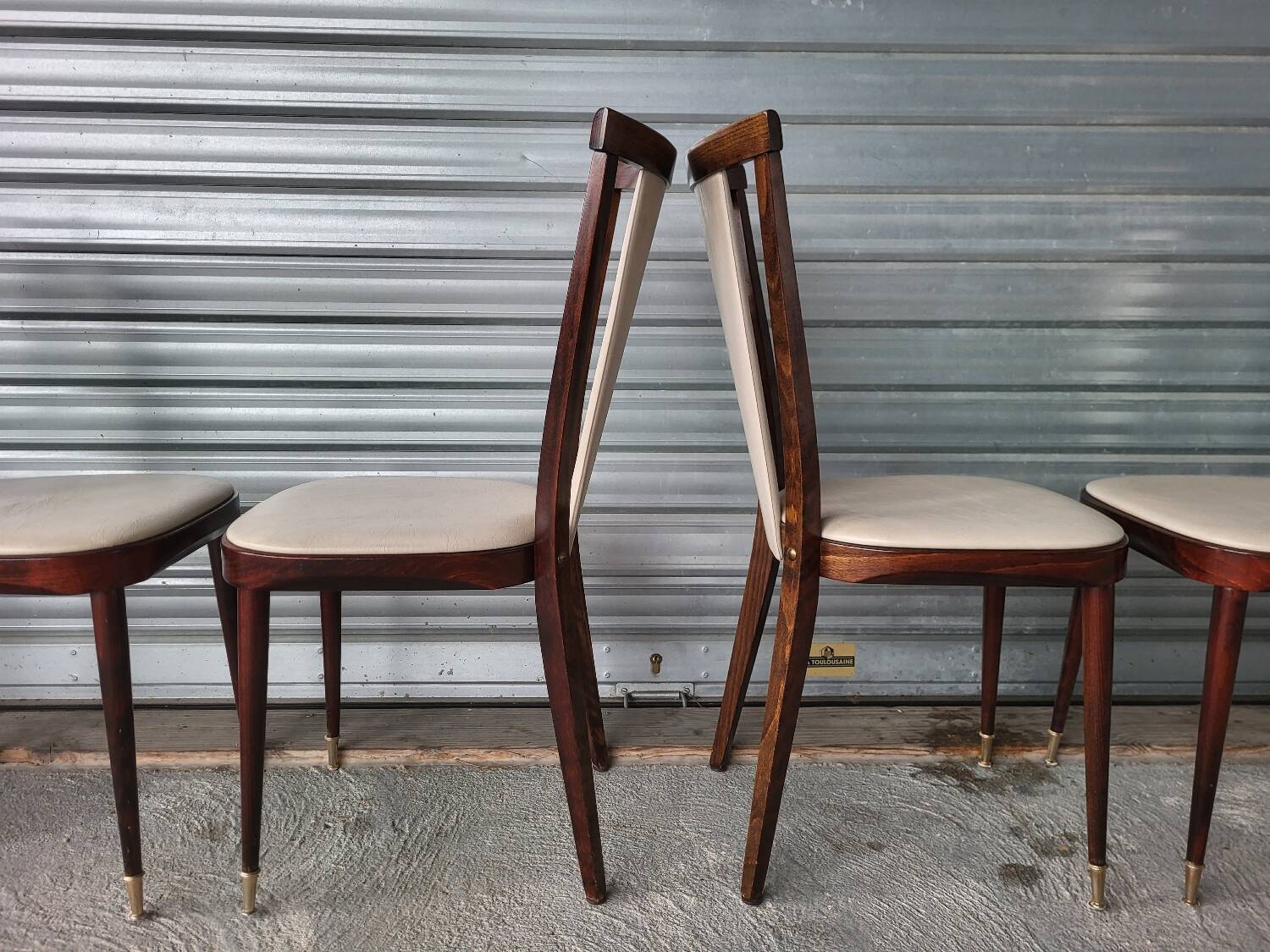 Set of 6 Baumann N°84 vintage chairs in very good condition.
