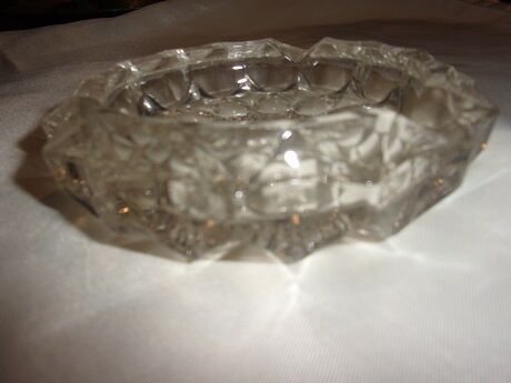 Chiseled glass ashtray 50/60