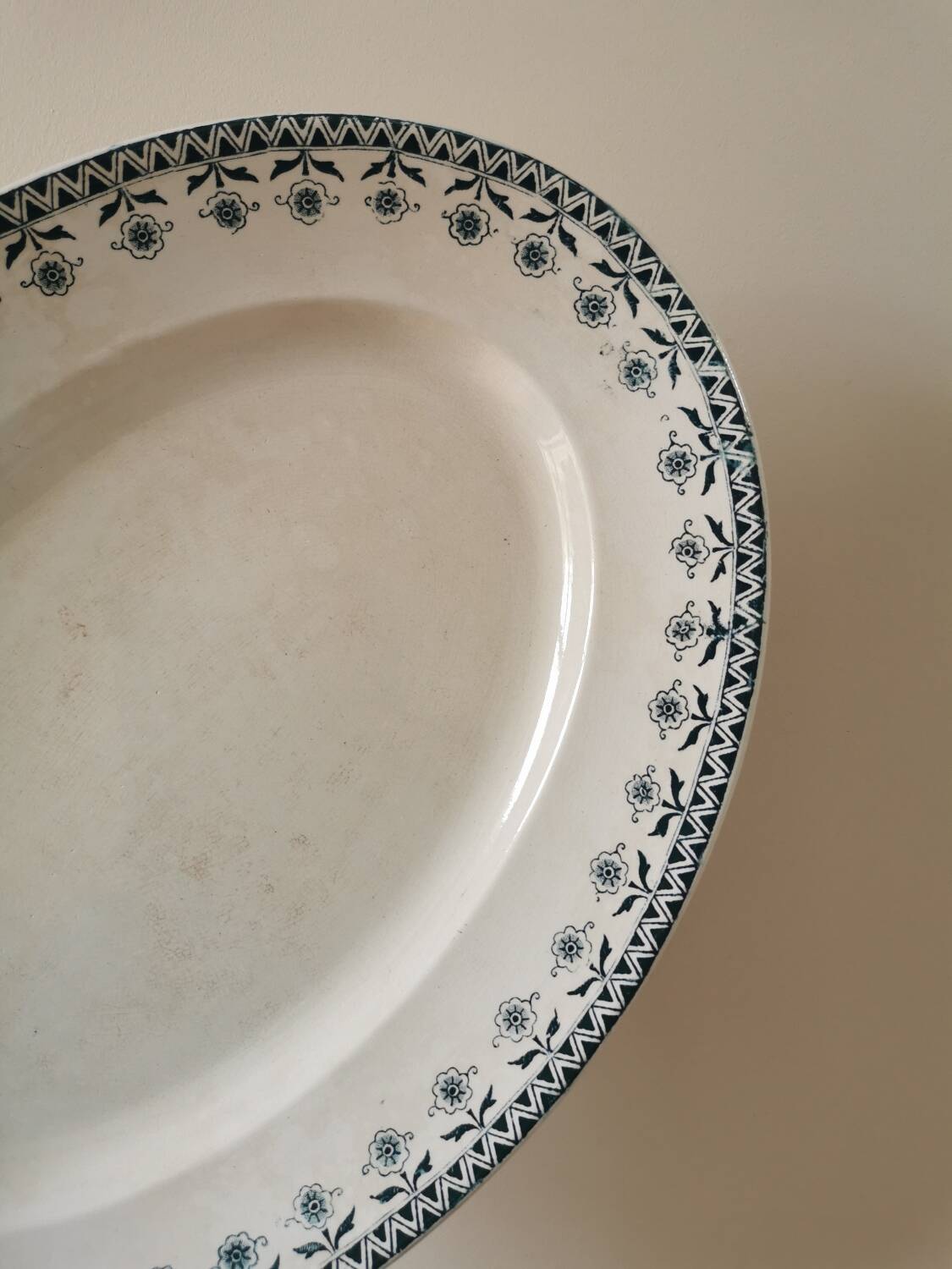 Oval dish Digoin, Henry