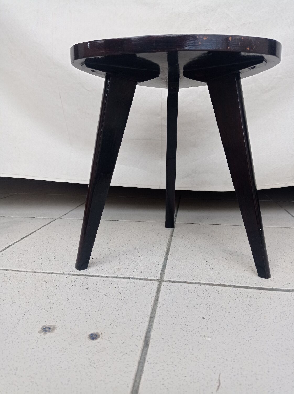 Tripod table