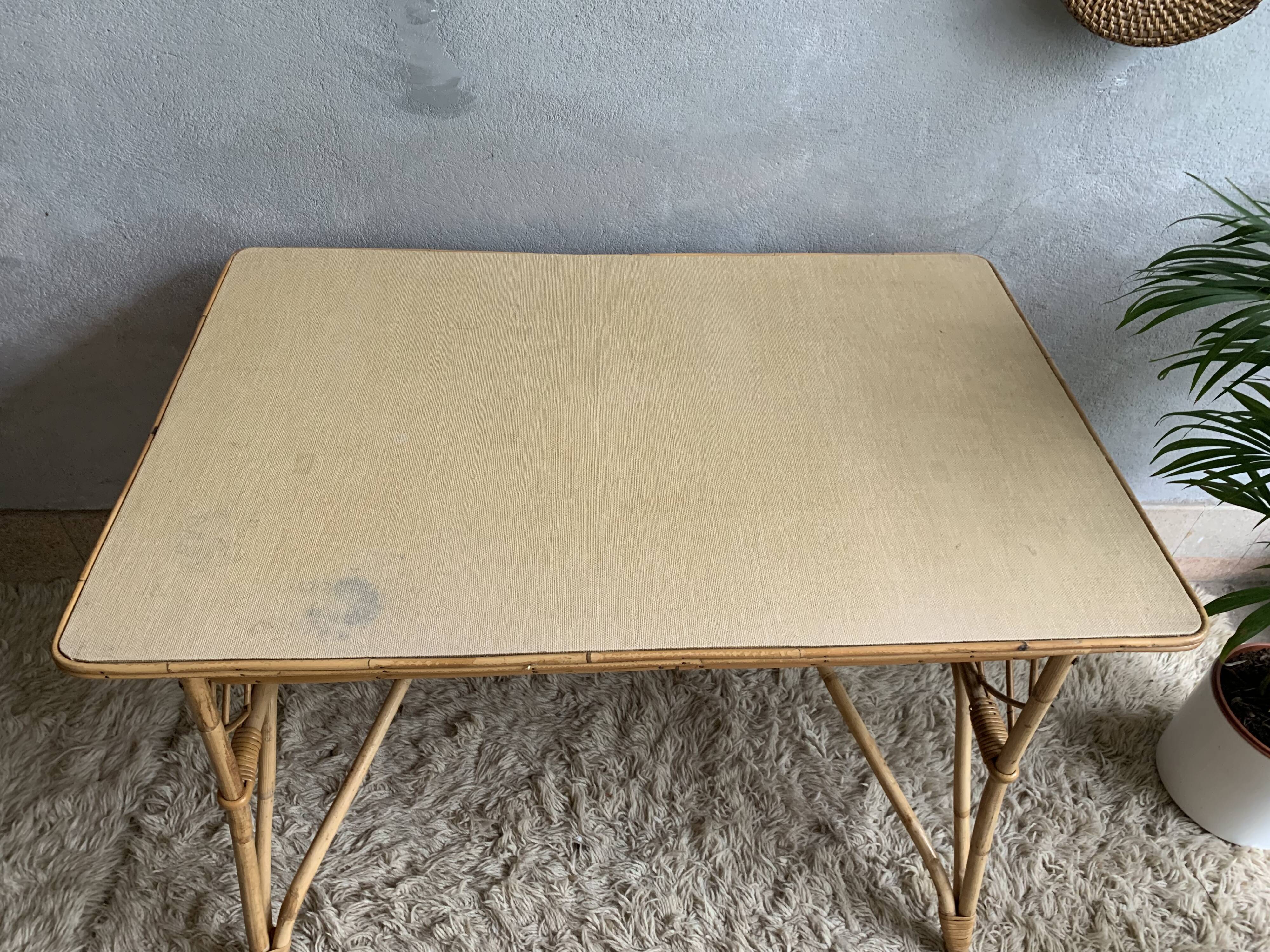 Bureau rotin