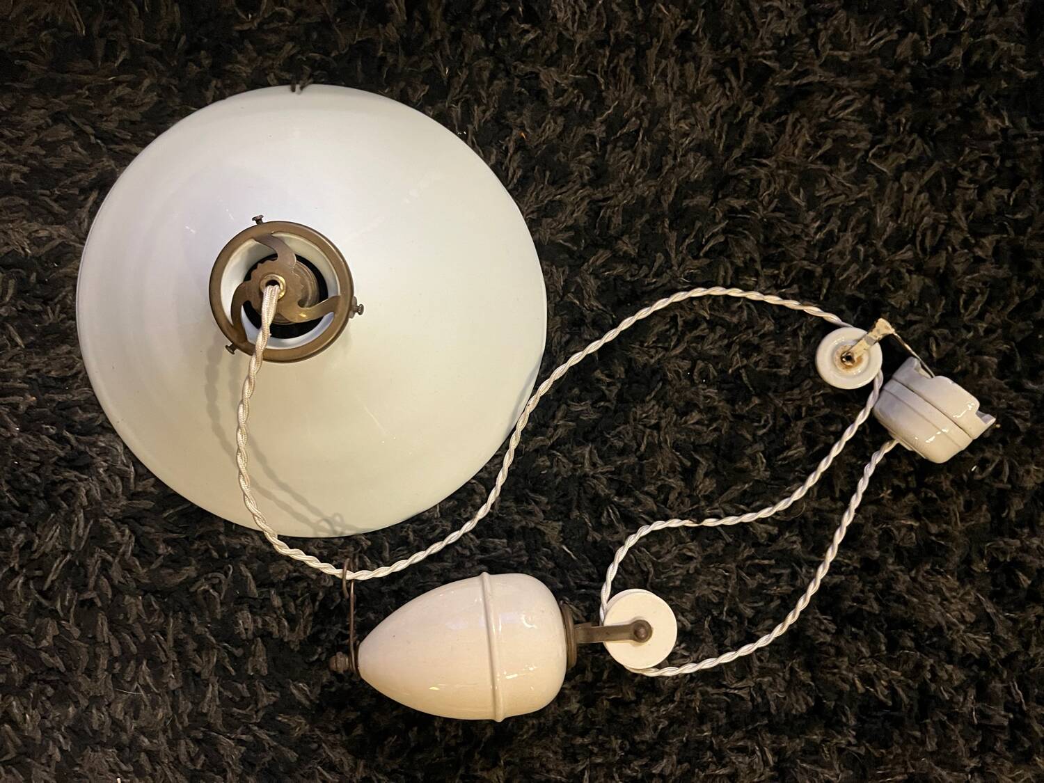 Suspension rises and falls with counterweight in porcelain and opaline