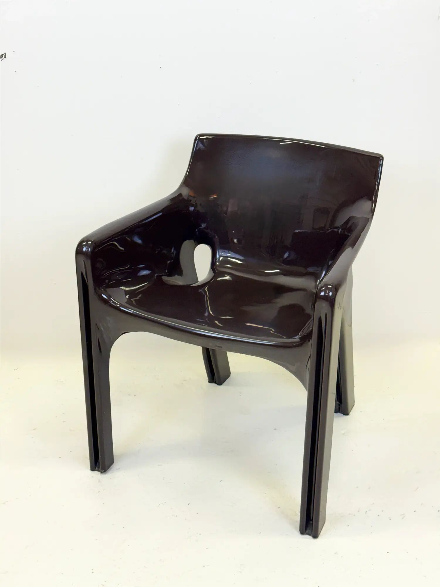 "Gaudì" Armchair Chocolate – Magistretti for Artemide, Italy, 1970
